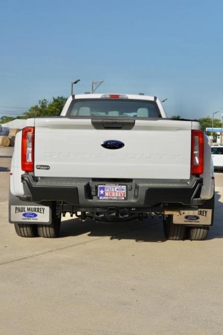 2025 Oxford White /Medium Dark Slate Ford F-350SD XL (1FT8W3DT9SE) with an Power Stroke 6.7L V8 DI 32V OHV Turbodiesel engine, Automatic transmission, located at 1105 E Mulberry, Kaufman, TX, 75142, (972) 962-2151, 32.589550, -96.300926 - Oxford White 2025 Ford F-350SD 4D Crew Cab XL DRW 4WD 10-Speed Automatic Power Stroke 6.7L V8 DI 32V OHV Turbodiesel 4WD.<br><br>Recent Arrival!<br><br><br>Please call Paul Murrey Ford Inc. In Kaufman Texas A Family Dealership Since 1952 Serving the Dallas Fort Worth and East Texas areas for over 70 - Photo#3