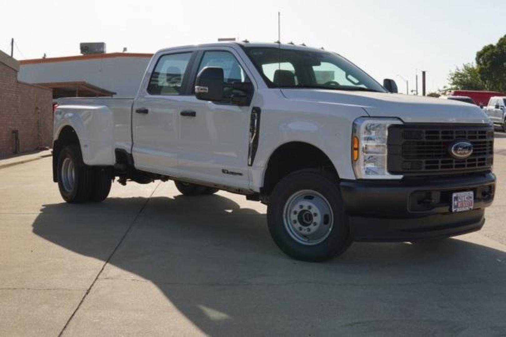 2025 Oxford White /Medium Dark Slate Ford F-350SD XL (1FT8W3DT9SE) with an Power Stroke 6.7L V8 DI 32V OHV Turbodiesel engine, Automatic transmission, located at 1105 E Mulberry, Kaufman, TX, 75142, (972) 962-2151, 32.589550, -96.300926 - Oxford White 2025 Ford F-350SD 4D Crew Cab XL DRW 4WD 10-Speed Automatic Power Stroke 6.7L V8 DI 32V OHV Turbodiesel 4WD.<br><br>Recent Arrival!<br><br><br>Please call Paul Murrey Ford Inc. In Kaufman Texas A Family Dealership Since 1952 Serving the Dallas Fort Worth and East Texas areas for over 70 - Photo#6