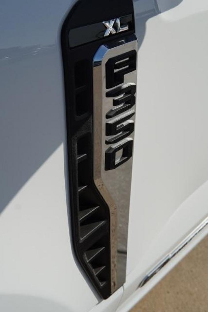 2025 Oxford White /Medium Dark Slate Ford F-350SD XL (1FT8W3DT9SE) with an Power Stroke 6.7L V8 DI 32V OHV Turbodiesel engine, Automatic transmission, located at 1105 E Mulberry, Kaufman, TX, 75142, (972) 962-2151, 32.589550, -96.300926 - Oxford White 2025 Ford F-350SD 4D Crew Cab XL DRW 4WD 10-Speed Automatic Power Stroke 6.7L V8 DI 32V OHV Turbodiesel 4WD.<br><br>Recent Arrival!<br><br><br>Please call Paul Murrey Ford Inc. In Kaufman Texas A Family Dealership Since 1952 Serving the Dallas Fort Worth and East Texas areas for over 70 - Photo#9