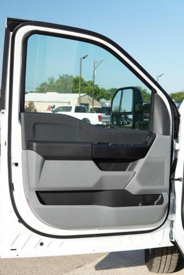 2025 Oxford White /Medium Dark Slate Ford F-350SD XL (1FT8W3DT9SE) with an Power Stroke 6.7L V8 DI 32V OHV Turbodiesel engine, Automatic transmission, located at 1105 E Mulberry, Kaufman, TX, 75142, (972) 962-2151, 32.589550, -96.300926 - Oxford White 2025 Ford F-350SD 4D Crew Cab XL DRW 4WD 10-Speed Automatic Power Stroke 6.7L V8 DI 32V OHV Turbodiesel 4WD.<br><br>Recent Arrival!<br><br><br>Please call Paul Murrey Ford Inc. In Kaufman Texas A Family Dealership Since 1952 Serving the Dallas Fort Worth and East Texas areas for over 70 - Photo#12