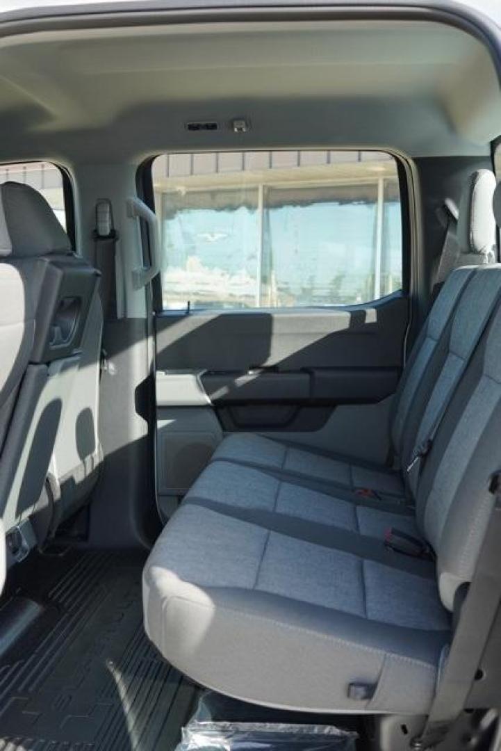 2025 Oxford White /Medium Dark Slate Ford F-350SD XL (1FT8W3DT9SE) with an Power Stroke 6.7L V8 DI 32V OHV Turbodiesel engine, Automatic transmission, located at 1105 E Mulberry, Kaufman, TX, 75142, (972) 962-2151, 32.589550, -96.300926 - Oxford White 2025 Ford F-350SD 4D Crew Cab XL DRW 4WD 10-Speed Automatic Power Stroke 6.7L V8 DI 32V OHV Turbodiesel 4WD.<br><br>Recent Arrival!<br><br><br>Please call Paul Murrey Ford Inc. In Kaufman Texas A Family Dealership Since 1952 Serving the Dallas Fort Worth and East Texas areas for over 70 - Photo#30