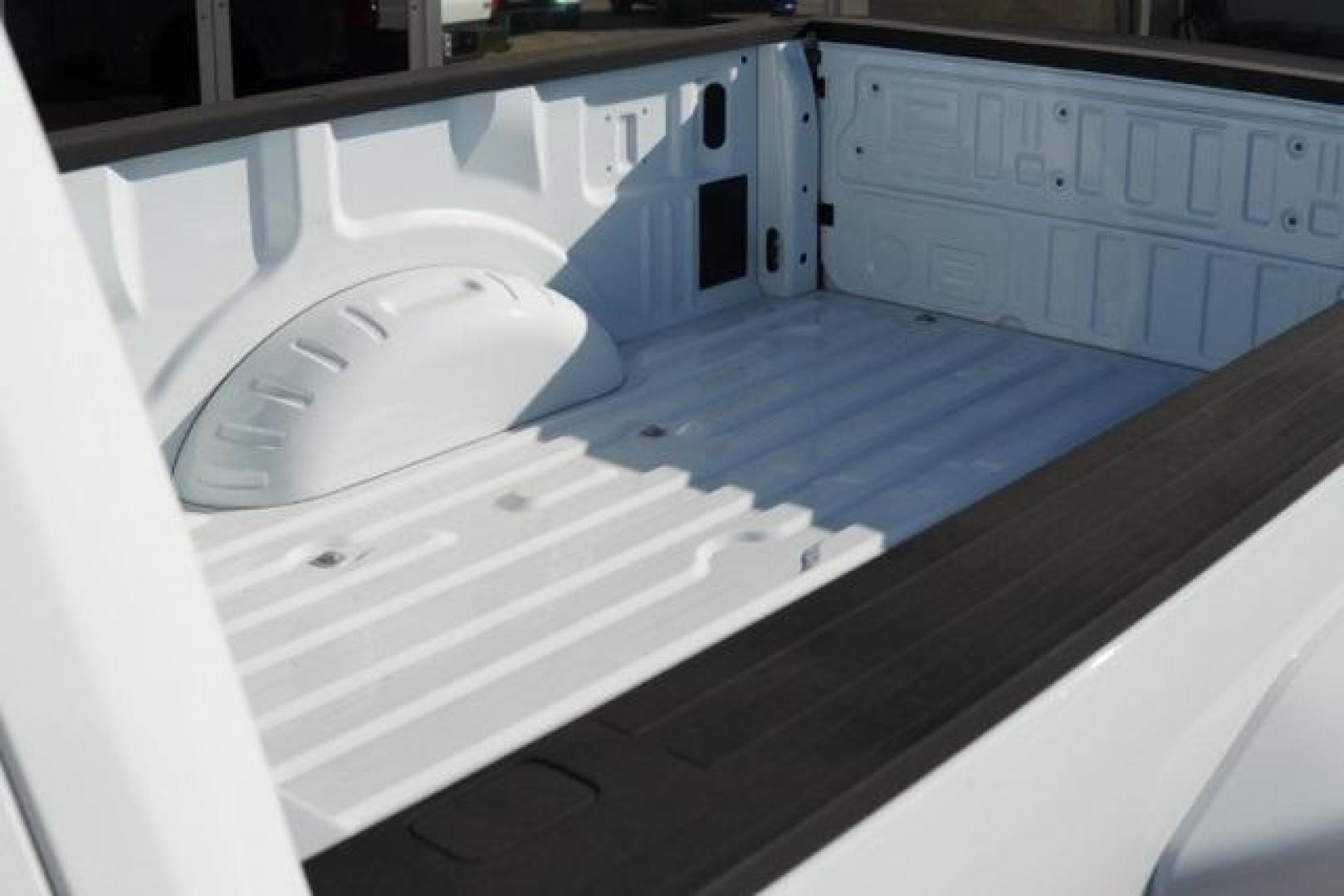 2025 Oxford White /Medium Dark Slate Ford F-350SD XL (1FT8W3DT9SE) with an Power Stroke 6.7L V8 DI 32V OHV Turbodiesel engine, Automatic transmission, located at 1105 E Mulberry, Kaufman, TX, 75142, (972) 962-2151, 32.589550, -96.300926 - Oxford White 2025 Ford F-350SD 4D Crew Cab XL DRW 4WD 10-Speed Automatic Power Stroke 6.7L V8 DI 32V OHV Turbodiesel 4WD.<br><br>Recent Arrival!<br><br><br>Please call Paul Murrey Ford Inc. In Kaufman Texas A Family Dealership Since 1952 Serving the Dallas Fort Worth and East Texas areas for over 70 - Photo#34