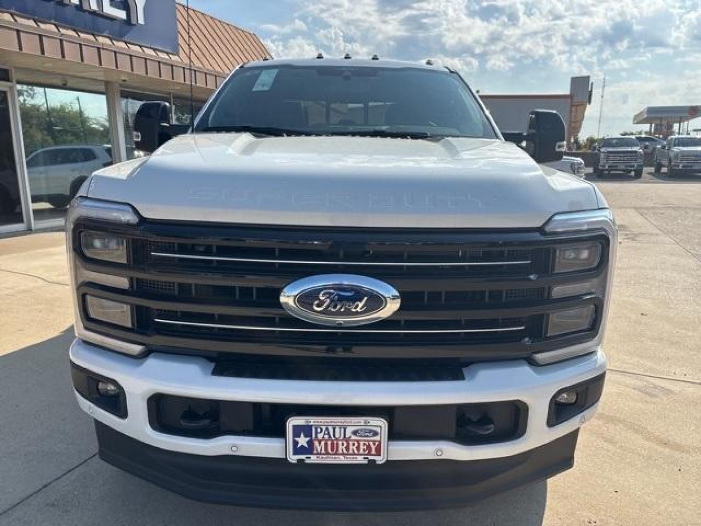2025 Star White Metallic Tri-Coat /Black Onyx Ford F-350SD Platinum (1FT8W3BMXSE) with an 6.7L High Output Power Stroke V8 Diesel engine, Automatic transmission, located at 1105 E Mulberry, Kaufman, TX, 75142, (972) 962-2151, 32.589550, -96.300926 - Star White Metallic Tri-Coat 2025 Ford F-350SD 4D Crew Cab Platinum 4WD 10-Speed Automatic 6.7L High Output Power Stroke V8 Diesel 4WD.<br><br><br>Please call Paul Murrey Ford Inc. In Kaufman Texas A Family Dealership Since 1952 Serving the Dallas Fort Worth and East Texas areas for over 70 years. P - Photo#7
