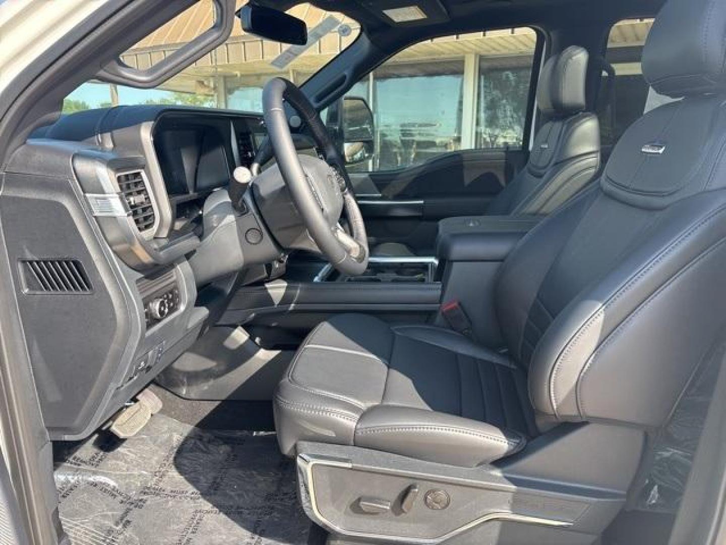 2025 Star White Metallic Tri-Coat /Black Onyx Ford F-350SD Platinum (1FT8W3BMXSE) with an 6.7L High Output Power Stroke V8 Diesel engine, Automatic transmission, located at 1105 E Mulberry, Kaufman, TX, 75142, (972) 962-2151, 32.589550, -96.300926 - Star White Metallic Tri-Coat 2025 Ford F-350SD 4D Crew Cab Platinum 4WD 10-Speed Automatic 6.7L High Output Power Stroke V8 Diesel 4WD.<br><br><br>Please call Paul Murrey Ford Inc. In Kaufman Texas A Family Dealership Since 1952 Serving the Dallas Fort Worth and East Texas areas for over 70 years. P - Photo#10