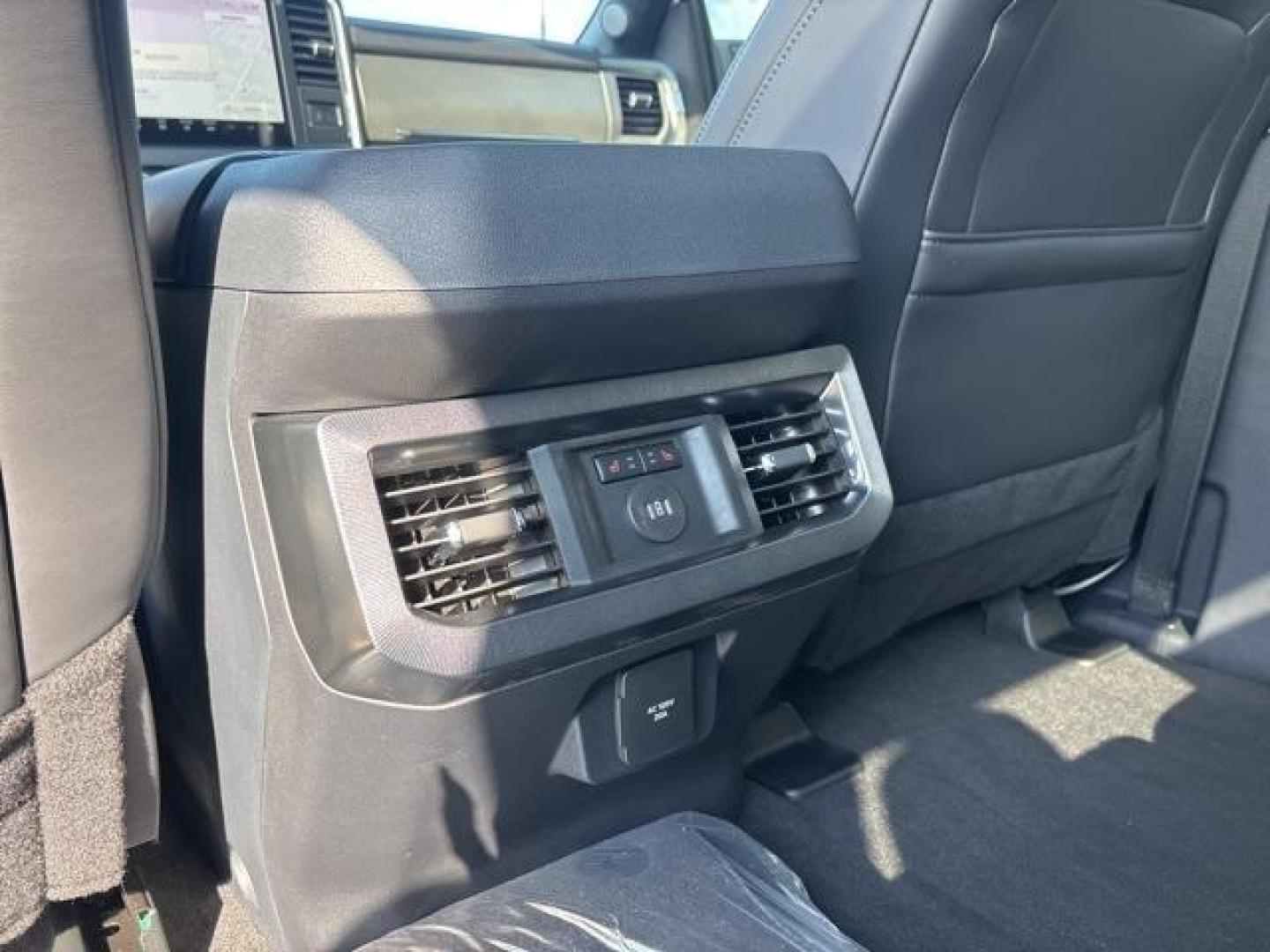 2025 Star White Metallic Tri-Coat /Black Onyx Ford F-350SD Platinum (1FT8W3BMXSE) with an 6.7L High Output Power Stroke V8 Diesel engine, Automatic transmission, located at 1105 E Mulberry, Kaufman, TX, 75142, (972) 962-2151, 32.589550, -96.300926 - Star White Metallic Tri-Coat 2025 Ford F-350SD 4D Crew Cab Platinum 4WD 10-Speed Automatic 6.7L High Output Power Stroke V8 Diesel 4WD.<br><br><br>Please call Paul Murrey Ford Inc. In Kaufman Texas A Family Dealership Since 1952 Serving the Dallas Fort Worth and East Texas areas for over 70 years. P - Photo#15