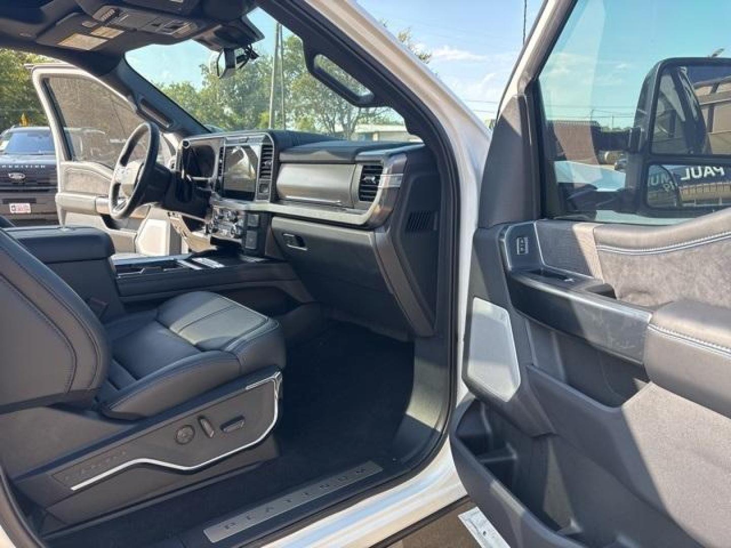 2025 Star White Metallic Tri-Coat /Black Onyx Ford F-350SD Platinum (1FT8W3BMXSE) with an 6.7L High Output Power Stroke V8 Diesel engine, Automatic transmission, located at 1105 E Mulberry, Kaufman, TX, 75142, (972) 962-2151, 32.589550, -96.300926 - Star White Metallic Tri-Coat 2025 Ford F-350SD 4D Crew Cab Platinum 4WD 10-Speed Automatic 6.7L High Output Power Stroke V8 Diesel 4WD.<br><br><br>Please call Paul Murrey Ford Inc. In Kaufman Texas A Family Dealership Since 1952 Serving the Dallas Fort Worth and East Texas areas for over 70 years. P - Photo#16