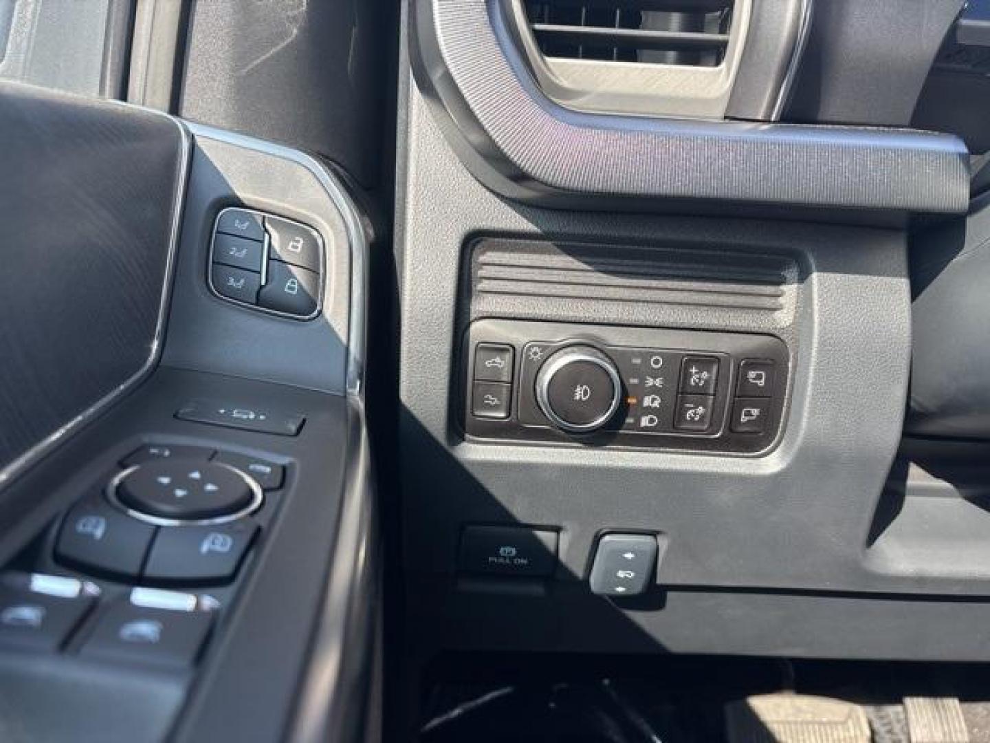 2025 Star White Metallic Tri-Coat /Black Onyx Ford F-350SD Platinum (1FT8W3BMXSE) with an 6.7L High Output Power Stroke V8 Diesel engine, Automatic transmission, located at 1105 E Mulberry, Kaufman, TX, 75142, (972) 962-2151, 32.589550, -96.300926 - Star White Metallic Tri-Coat 2025 Ford F-350SD 4D Crew Cab Platinum 4WD 10-Speed Automatic 6.7L High Output Power Stroke V8 Diesel 4WD.<br><br><br>Please call Paul Murrey Ford Inc. In Kaufman Texas A Family Dealership Since 1952 Serving the Dallas Fort Worth and East Texas areas for over 70 years. P - Photo#22