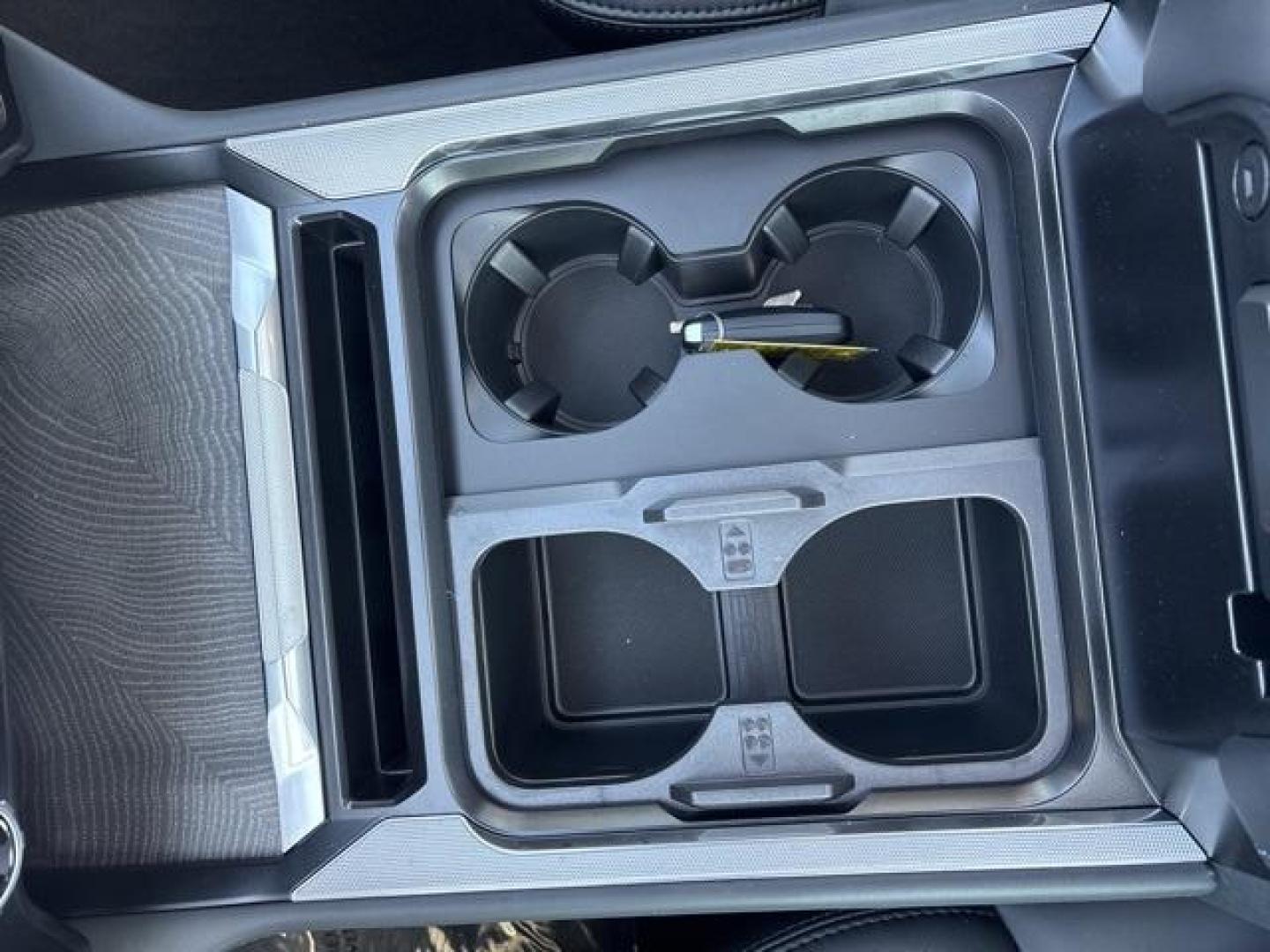 2025 Star White Metallic Tri-Coat /Black Onyx Ford F-350SD Platinum (1FT8W3BMXSE) with an 6.7L High Output Power Stroke V8 Diesel engine, Automatic transmission, located at 1105 E Mulberry, Kaufman, TX, 75142, (972) 962-2151, 32.589550, -96.300926 - Star White Metallic Tri-Coat 2025 Ford F-350SD 4D Crew Cab Platinum 4WD 10-Speed Automatic 6.7L High Output Power Stroke V8 Diesel 4WD.<br><br><br>Please call Paul Murrey Ford Inc. In Kaufman Texas A Family Dealership Since 1952 Serving the Dallas Fort Worth and East Texas areas for over 70 years. P - Photo#25