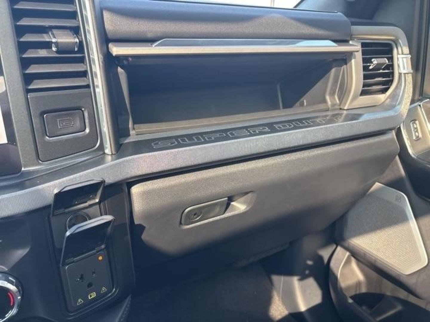 2025 Star White Metallic Tri-Coat /Black Onyx Ford F-350SD Platinum (1FT8W3BMXSE) with an 6.7L High Output Power Stroke V8 Diesel engine, Automatic transmission, located at 1105 E Mulberry, Kaufman, TX, 75142, (972) 962-2151, 32.589550, -96.300926 - Star White Metallic Tri-Coat 2025 Ford F-350SD 4D Crew Cab Platinum 4WD 10-Speed Automatic 6.7L High Output Power Stroke V8 Diesel 4WD.<br><br><br>Please call Paul Murrey Ford Inc. In Kaufman Texas A Family Dealership Since 1952 Serving the Dallas Fort Worth and East Texas areas for over 70 years. P - Photo#27
