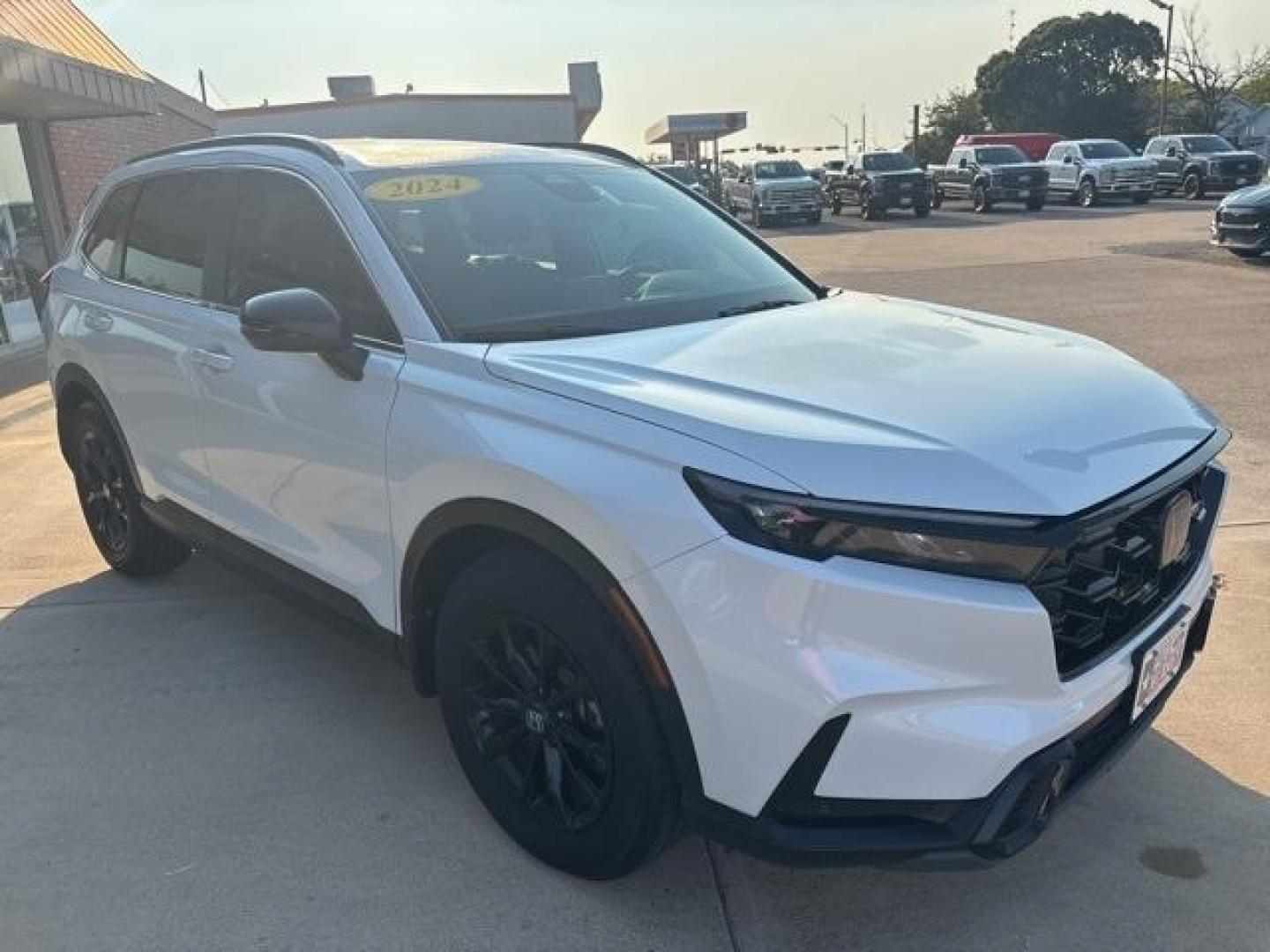 2024 Platinum White Pearl /Black Honda CR-V Hybrid Sport-L (7FARS6H87RE) with an 2.0L I4 DOHC 16V engine, CVT transmission, located at 1105 E Mulberry, Kaufman, TX, 75142, (972) 962-2151, 32.589550, -96.300926 - White 2024 Honda CR-V Hybrid 4D Sport Utility Sport-L AWD eCVT 2.0L I4 DOHC 16V 2.0L I4 DOHC 16V.<br><br><br>Recent Arrival! 40/34 City/Highway MPG<br><br><br>Please call Paul Murrey Ford Inc. In Kaufman Texas A Family Dealership Since 1952 Serving the Dallas Fort Worth and East Texas areas for over - Photo#4