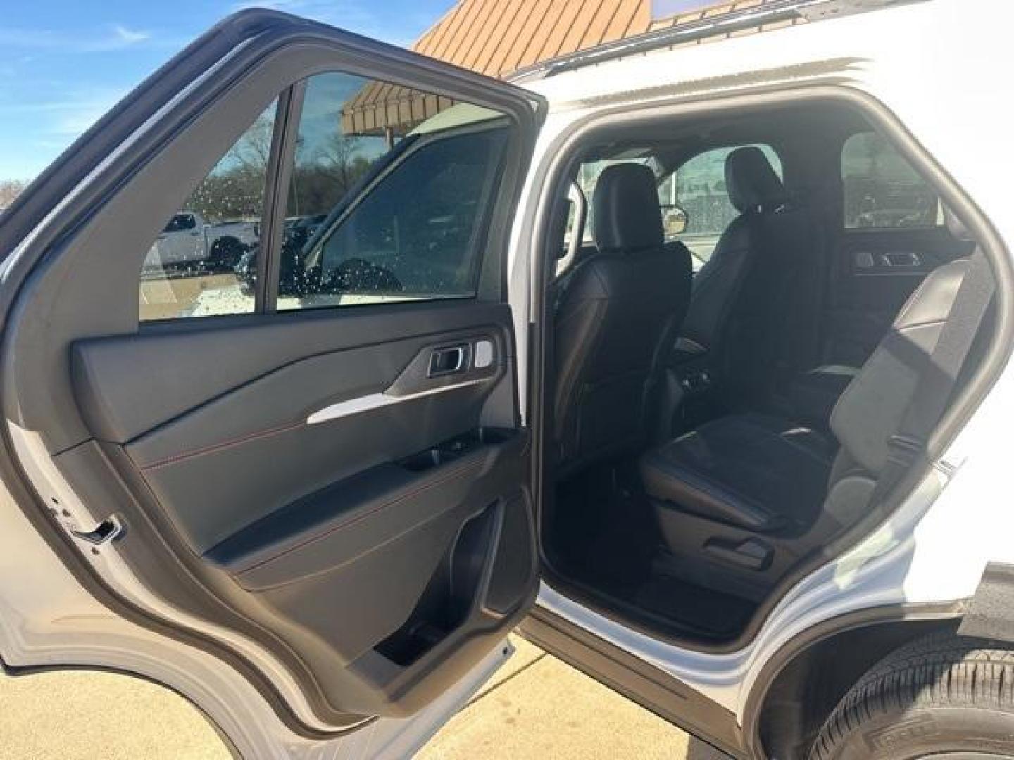 2025 White Metallic /Onyx Ford Explorer ST (1FMWK8GC4SG) with an 3.0L EcoBoost V6 engine, Automatic transmission, located at 1105 E Mulberry, Kaufman, TX, 75142, (972) 962-2151, 32.589550, -96.300926 - $4,946 off MSRP!<br><br>4WD.<br>Star White Metallic Tri-Coat 2025 Ford Explorer 4D Sport Utility ST 4WD 10-Speed Automatic 3.0L EcoBoost V6 18/25 City/Highway MPG Price includes: $1000 - Final Days Mega Bonus Cash. Exp. 01/02/2026 $1500 - Bonus Customer Cash. Exp. 01/05/2026 - Photo#11