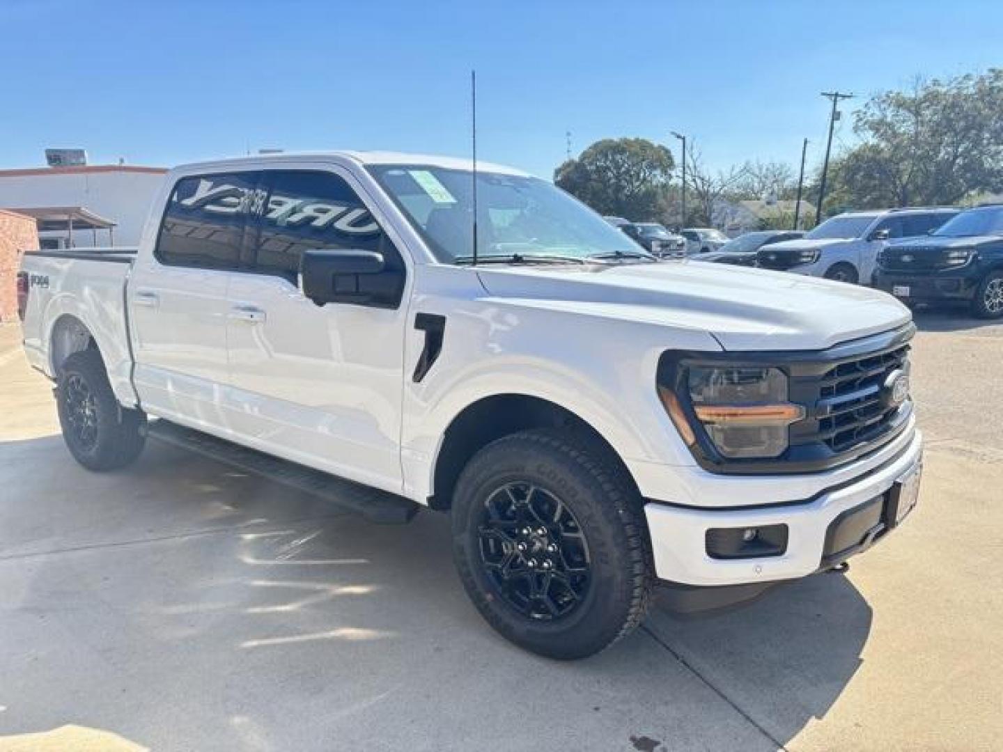 2025 Oxford White /Black Ford F-150 XLT (1FTFW3L52SK) with an 5.0L V8 engine, Automatic transmission, located at 1105 E Mulberry, Kaufman, TX, 75142, (972) 962-2151, 32.589550, -96.300926 - Oxford White 2025 Ford F-150 4D SuperCrew XLT 4WD 10-Speed Automatic 5.0L V8 4WD.<br><br><br>Please call Paul Murrey Ford Inc. In Kaufman Texas A Family Dealership Since 1952 Serving the Dallas Fort Worth and East Texas areas for over 70 years. Please call 972-962-2151 www.murreyford.com www.usedcar - Photo#8