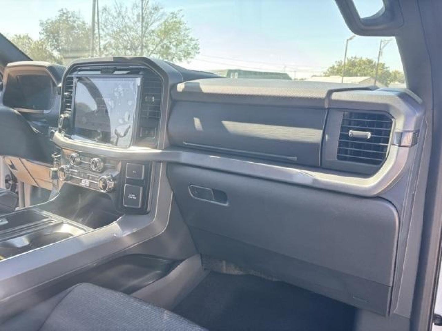 2025 Oxford White /Black Ford F-150 XLT (1FTFW3L52SK) with an 5.0L V8 engine, Automatic transmission, located at 1105 E Mulberry, Kaufman, TX, 75142, (972) 962-2151, 32.589550, -96.300926 - Oxford White 2025 Ford F-150 4D SuperCrew XLT 4WD 10-Speed Automatic 5.0L V8 4WD.<br><br><br>Please call Paul Murrey Ford Inc. In Kaufman Texas A Family Dealership Since 1952 Serving the Dallas Fort Worth and East Texas areas for over 70 years. Please call 972-962-2151 www.murreyford.com www.usedcar - Photo#16