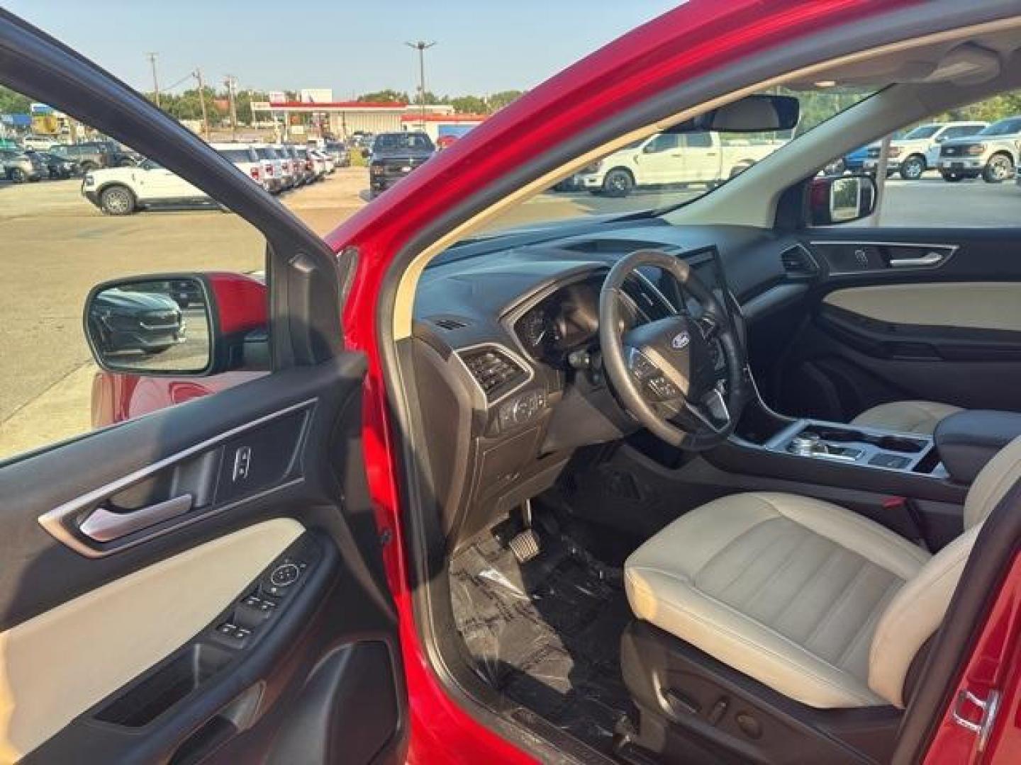 2022 Rapid Red Metallic Tinted Clearcoat /Dune Ford Edge SEL (2FMPK4J99NB) with an EcoBoost 2.0L I4 GTDi DOHC Turbocharged VCT engine, Automatic transmission, located at 1105 E Mulberry, Kaufman, TX, 75142, (972) 962-2151, 32.589550, -96.300926 - Rapid Red Metallic Tinted Clearcoat 2022 Ford Edge 4D Sport Utility SEL AWD 8-Speed Automatic EcoBoost 2.0L I4 GTDi DOHC Turbocharged VCT AWD.<br><br><br>Recent Arrival! Odometer is 20452 miles below market average! 21/28 City/Highway MPG<br><br><br>Please call Paul Murrey Ford Inc. In Kaufman Texas - Photo#7