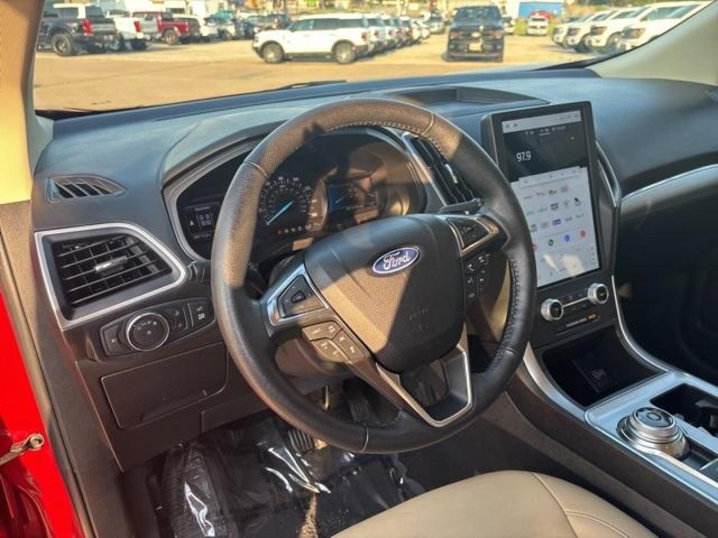 2022 Rapid Red Metallic Tinted Clearcoat /Dune Ford Edge SEL (2FMPK4J99NB) with an EcoBoost 2.0L I4 GTDi DOHC Turbocharged VCT engine, Automatic transmission, located at 1105 E Mulberry, Kaufman, TX, 75142, (972) 962-2151, 32.589550, -96.300926 - Rapid Red Metallic Tinted Clearcoat 2022 Ford Edge 4D Sport Utility SEL AWD 8-Speed Automatic EcoBoost 2.0L I4 GTDi DOHC Turbocharged VCT AWD.<br><br><br>Recent Arrival! Odometer is 20452 miles below market average! 21/28 City/Highway MPG<br><br><br>Please call Paul Murrey Ford Inc. In Kaufman Texas - Photo#10