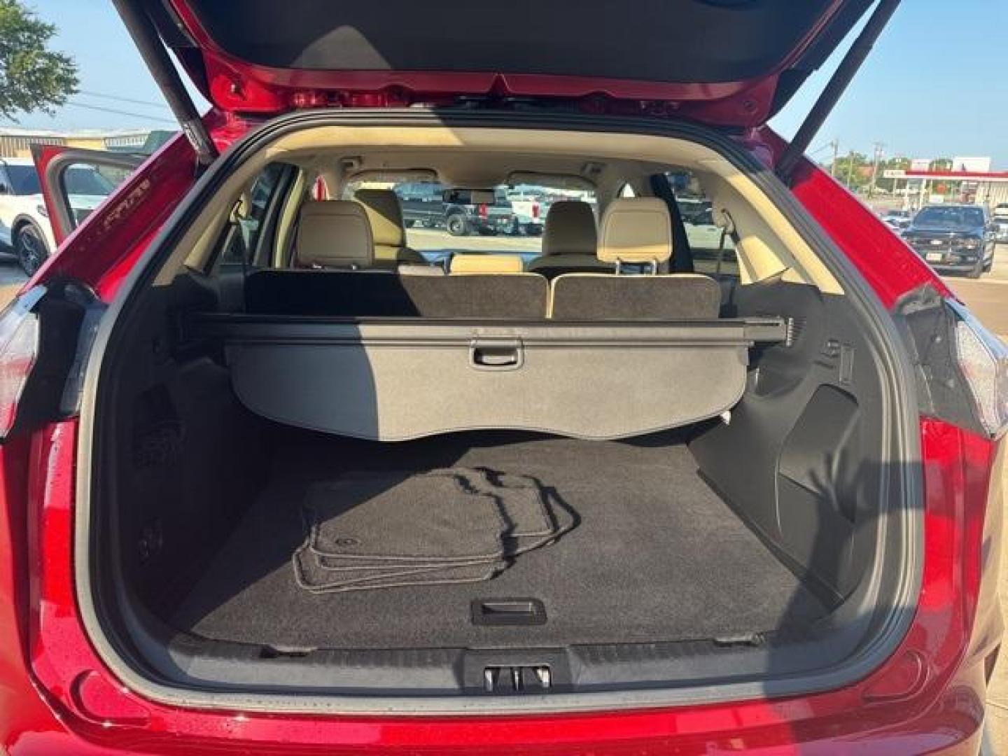 2022 Rapid Red Metallic Tinted Clearcoat /Dune Ford Edge SEL (2FMPK4J99NB) with an EcoBoost 2.0L I4 GTDi DOHC Turbocharged VCT engine, Automatic transmission, located at 1105 E Mulberry, Kaufman, TX, 75142, (972) 962-2151, 32.589550, -96.300926 - Rapid Red Metallic Tinted Clearcoat 2022 Ford Edge 4D Sport Utility SEL AWD 8-Speed Automatic EcoBoost 2.0L I4 GTDi DOHC Turbocharged VCT AWD.<br><br><br>Recent Arrival! Odometer is 20452 miles below market average! 21/28 City/Highway MPG<br><br><br>Please call Paul Murrey Ford Inc. In Kaufman Texas - Photo#12