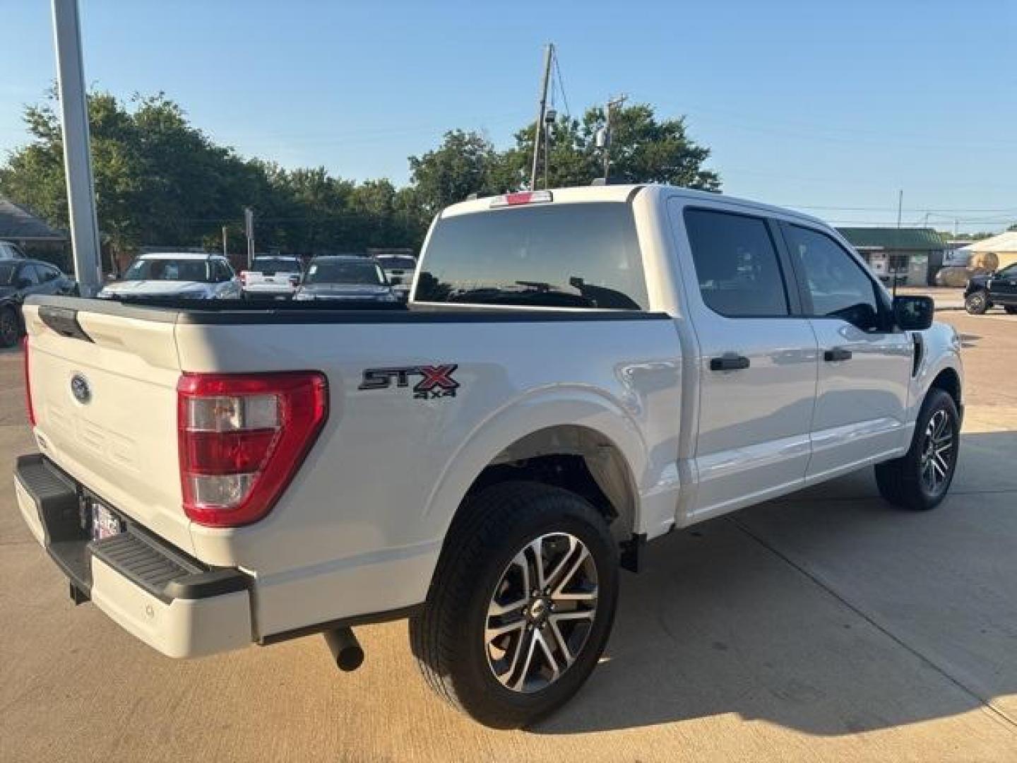 2023 Oxford White /Black Ford F-150 XL (1FTFW1E55PK) with an 5.0L V8 engine, Automatic transmission, located at 1105 E Mulberry, Kaufman, TX, 75142, (972) 962-2151, 32.589550, -96.300926 - Oxford White 2023 Ford F-150 4D SuperCrew XL 4WD 10-Speed Automatic 5.0L V8 4WD.<br><br><br>Recent Arrival! Odometer is 11147 miles below market average!<br><br><br>Please call Paul Murrey Ford Inc. In Kaufman Texas A Family Dealership Since 1952 Serving the Dallas Fort Worth and East Texas areas fo - Photo#4