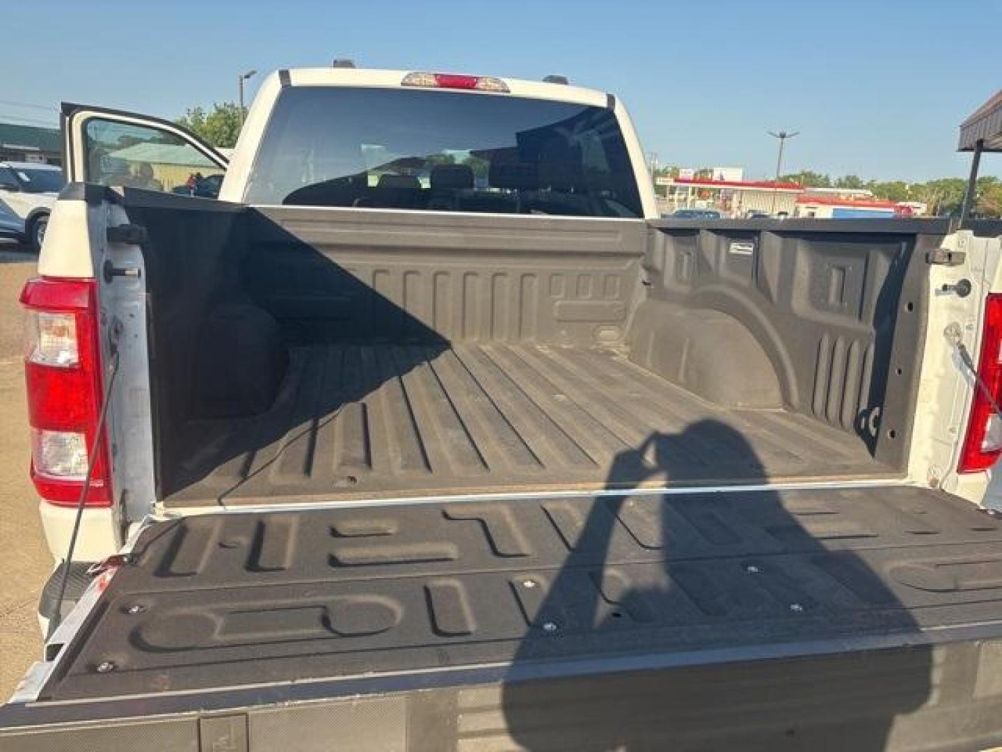 2023 Oxford White /Black Ford F-150 XL (1FTFW1E55PK) with an 5.0L V8 engine, Automatic transmission, located at 1105 E Mulberry, Kaufman, TX, 75142, (972) 962-2151, 32.589550, -96.300926 - Oxford White 2023 Ford F-150 4D SuperCrew XL 4WD 10-Speed Automatic 5.0L V8 4WD.<br><br><br>Recent Arrival! Odometer is 11147 miles below market average!<br><br><br>Please call Paul Murrey Ford Inc. In Kaufman Texas A Family Dealership Since 1952 Serving the Dallas Fort Worth and East Texas areas fo - Photo#8