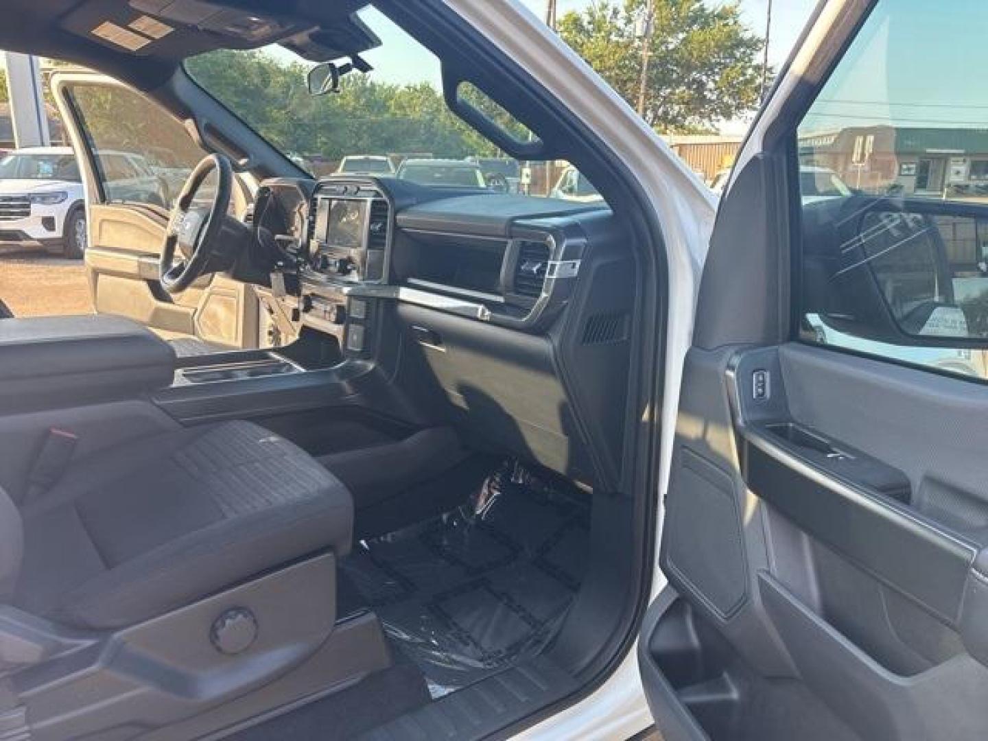 2023 Oxford White /Black Ford F-150 XL (1FTFW1E55PK) with an 5.0L V8 engine, Automatic transmission, located at 1105 E Mulberry, Kaufman, TX, 75142, (972) 962-2151, 32.589550, -96.300926 - Oxford White 2023 Ford F-150 4D SuperCrew XL 4WD 10-Speed Automatic 5.0L V8 4WD.<br><br><br>Recent Arrival! Odometer is 11147 miles below market average!<br><br><br>Please call Paul Murrey Ford Inc. In Kaufman Texas A Family Dealership Since 1952 Serving the Dallas Fort Worth and East Texas areas fo - Photo#14