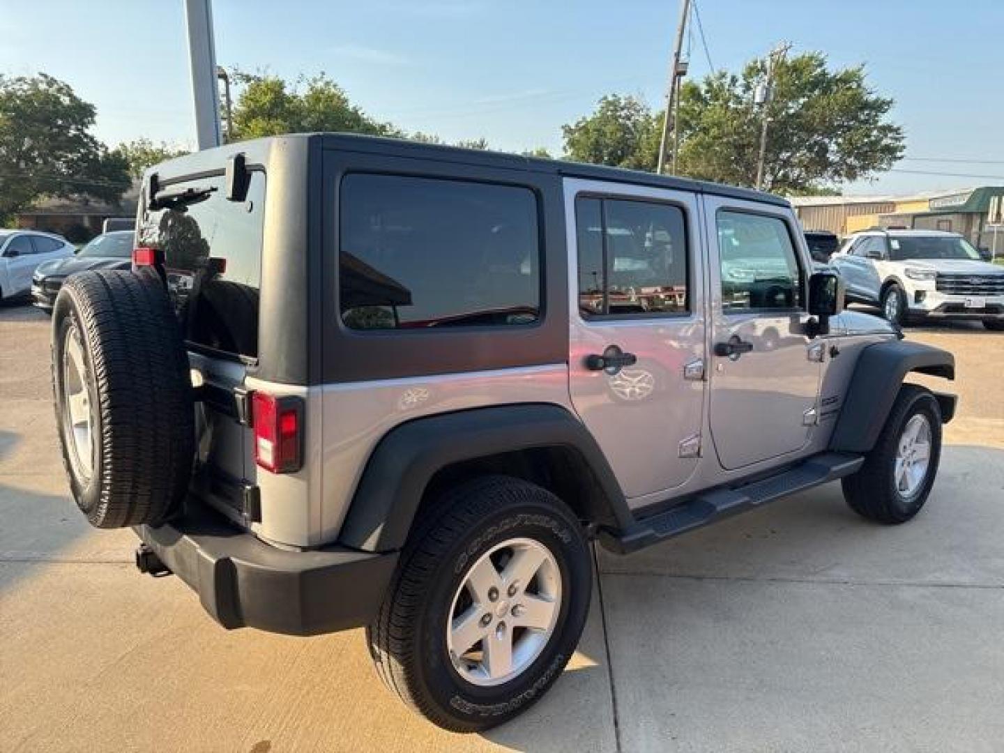 2018 Billet Silver Metallic Clearcoat /Black Jeep Wrangler JK Unlimited Sport (1C4BJWDG6JL) with an 3.6L V6 24V VVT engine, Automatic transmission, located at 1105 E Mulberry, Kaufman, TX, 75142, (972) 962-2151, 32.589550, -96.300926 - Photo#5