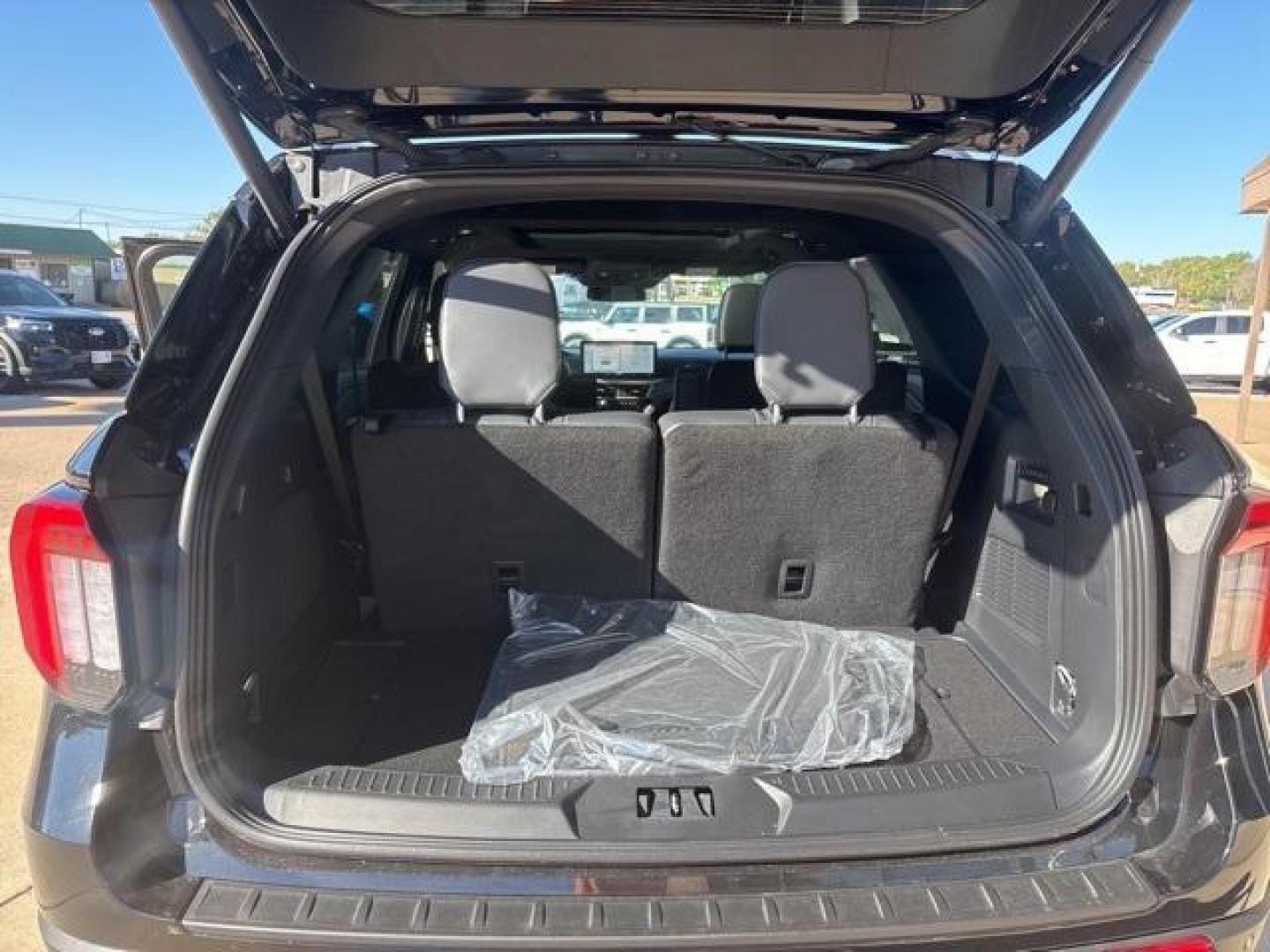 2025 Black Metallic /Onyx Ford Explorer ST (1FMWK8GC2SG) with an 3.0L EcoBoost V6 engine, Automatic transmission, located at 1105 E Mulberry, Kaufman, TX, 75142, (972) 962-2151, 32.589550, -96.300926 - $3,897 off MSRP!<br><br>4WD.<br>Agate Black Metallic 2025 Ford Explorer 4D Sport Utility ST 4WD 10-Speed Automatic 3.0L EcoBoost V6 18/25 City/Highway MPG Price includes: $1500 - Bonus Customer Cash. Exp. 01/05/2026 - Photo#16