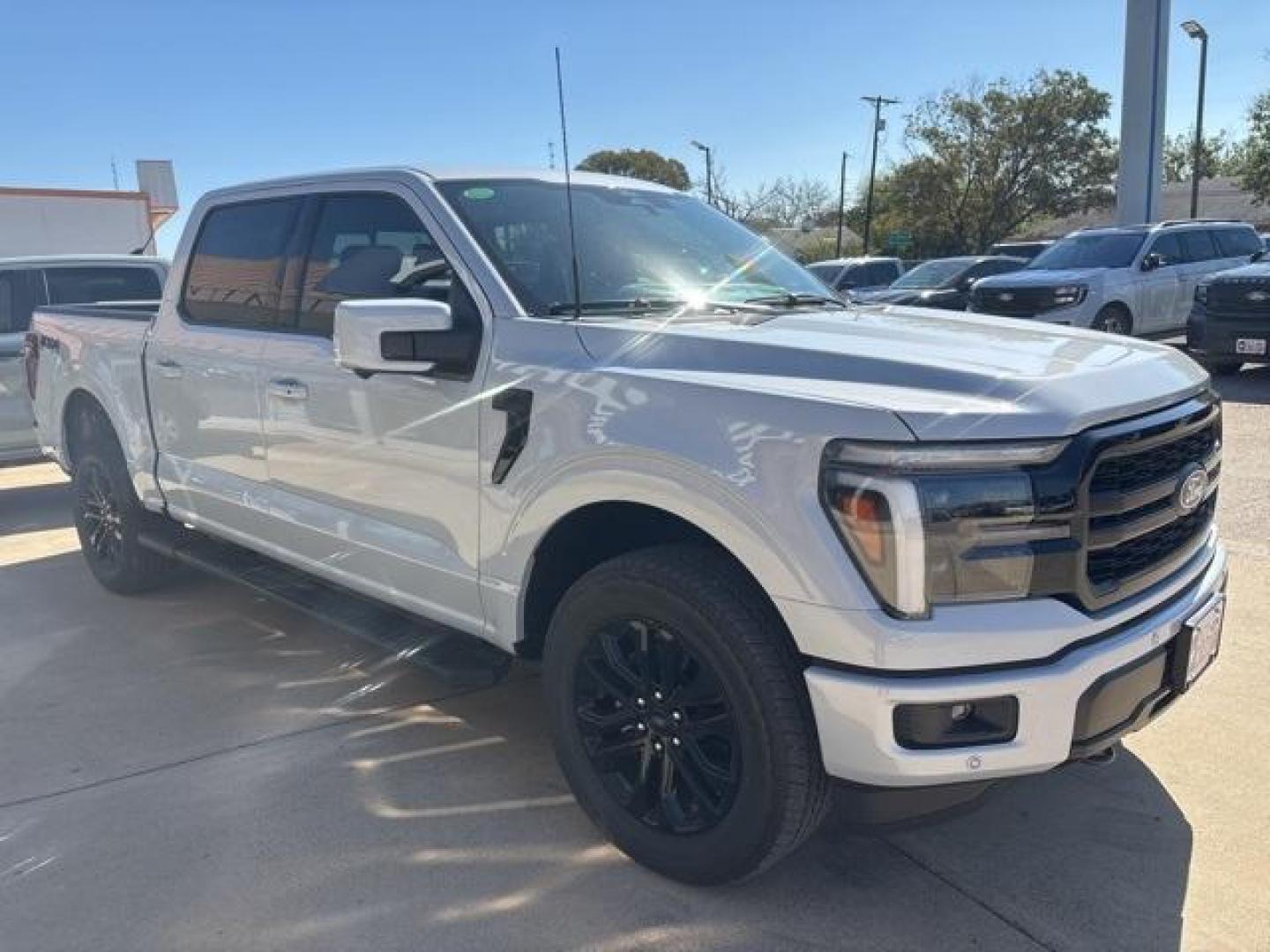 2025 White Metallic /Black Ford F-150 Lariat (1FTFW5L51SF) with an 5.0L V8 engine, Automatic transmission, located at 1105 E Mulberry, Kaufman, TX, 75142, (972) 962-2151, 32.589550, -96.300926 - $5,927 off MSRP!<br><br>4WD.<br>Space White Metallic 2025 Ford F-150 4D SuperCrew Lariat 4WD 10-Speed Automatic 5.0L V8 17/22 City/Highway MPG Price includes: $500 - Retail Bonus Cash. Exp. 01/05/2026 - Photo#5