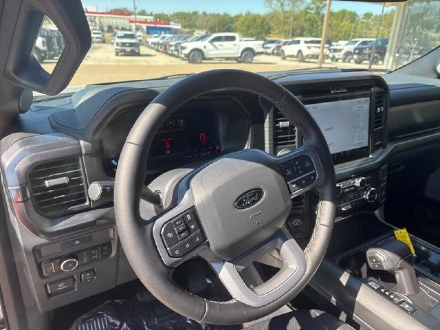 2025 White Metallic /Black Ford F-150 Lariat (1FTFW5L51SF) with an 5.0L V8 engine, Automatic transmission, located at 1105 E Mulberry, Kaufman, TX, 75142, (972) 962-2151, 32.589550, -96.300926 - $5,927 off MSRP!<br><br>4WD.<br>Space White Metallic 2025 Ford F-150 4D SuperCrew Lariat 4WD 10-Speed Automatic 5.0L V8 17/22 City/Highway MPG Price includes: $500 - Retail Bonus Cash. Exp. 01/05/2026 - Photo#12