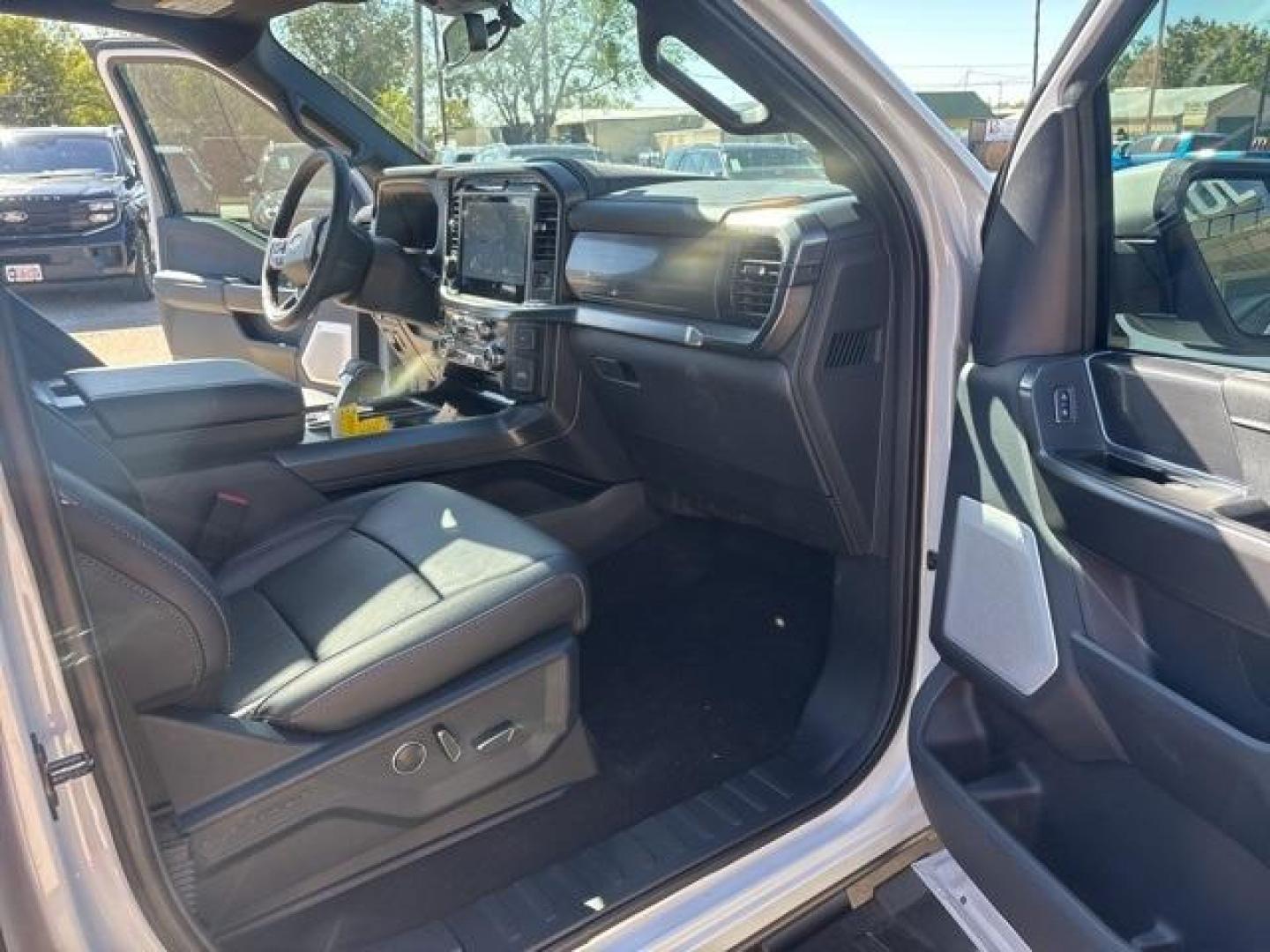 2025 White Metallic /Black Ford F-150 Lariat (1FTFW5L51SF) with an 5.0L V8 engine, Automatic transmission, located at 1105 E Mulberry, Kaufman, TX, 75142, (972) 962-2151, 32.589550, -96.300926 - $5,927 off MSRP!<br><br>4WD.<br>Space White Metallic 2025 Ford F-150 4D SuperCrew Lariat 4WD 10-Speed Automatic 5.0L V8 17/22 City/Highway MPG Price includes: $500 - Retail Bonus Cash. Exp. 01/05/2026 - Photo#13