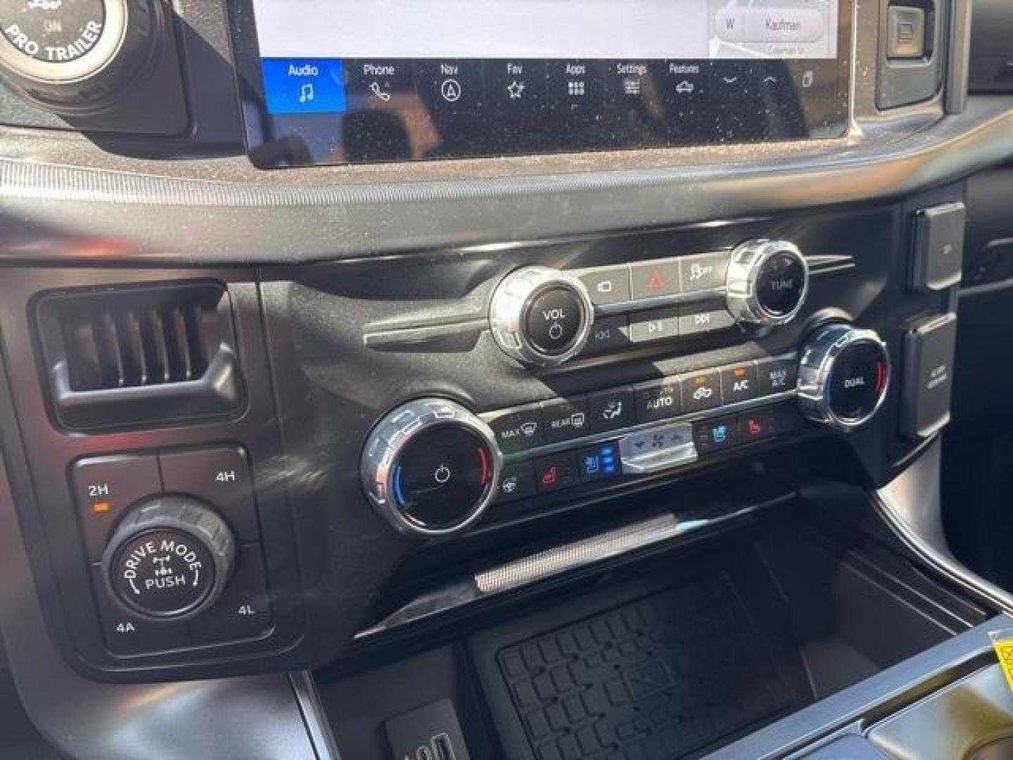 2025 White Metallic /Black Ford F-150 Lariat (1FTFW5L51SF) with an 5.0L V8 engine, Automatic transmission, located at 1105 E Mulberry, Kaufman, TX, 75142, (972) 962-2151, 32.589550, -96.300926 - $5,927 off MSRP!<br><br>4WD.<br>Space White Metallic 2025 Ford F-150 4D SuperCrew Lariat 4WD 10-Speed Automatic 5.0L V8 17/22 City/Highway MPG Price includes: $500 - Retail Bonus Cash. Exp. 01/05/2026 - Photo#23