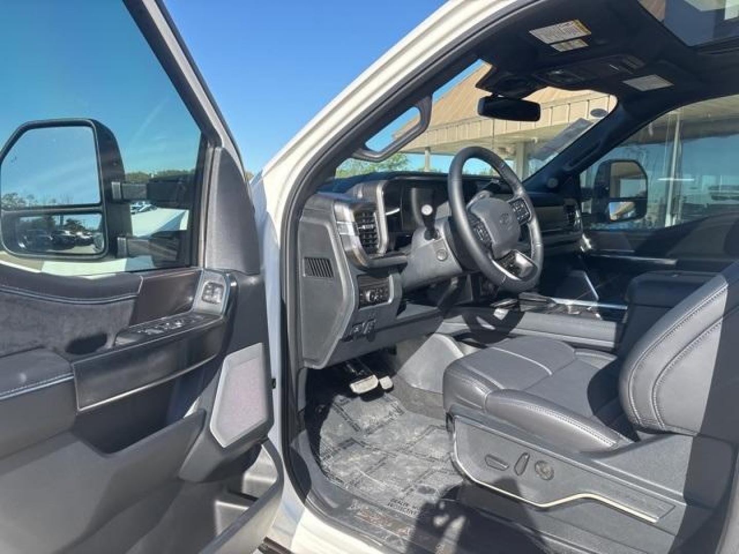 2026 Star White Metallic Tri-Coat /Black Onyx Ford F-250SD Platinum (1FT8W2BM1TE) with an 6.7L High Output Power Stroke V8 Diesel engine, Automatic transmission, located at 1105 E Mulberry, Kaufman, TX, 75142, (972) 962-2151, 32.589550, -96.300926 - Photo#9