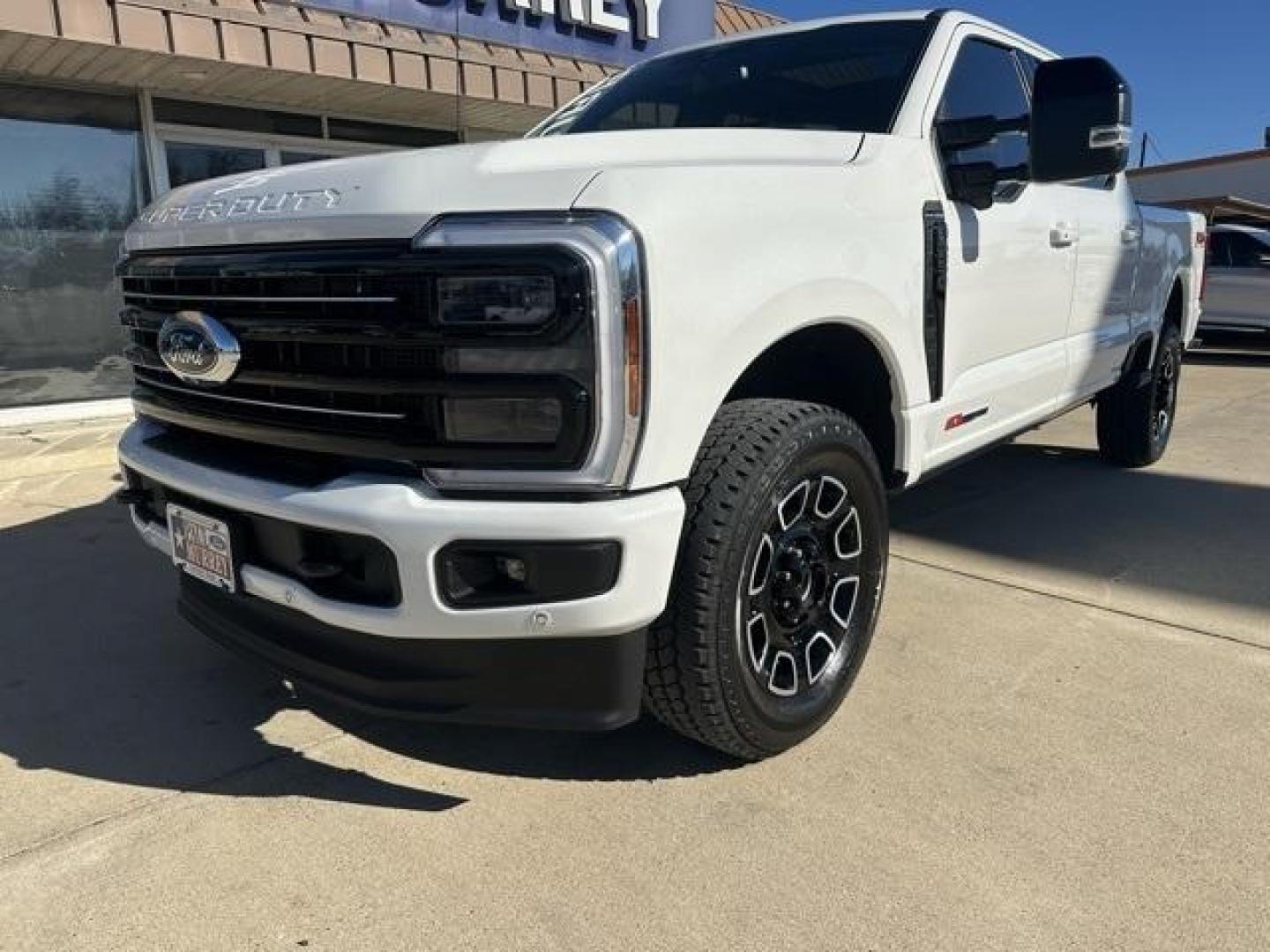 2026 White Metallic /Black Onyx/Platinum Blue Ford F-250SD Platinum (1FT8W2BM1TE) with an 6.7L High Output Power Stroke V8 Diesel engine, Automatic transmission, located at 1105 E Mulberry, Kaufman, TX, 75142, (972) 962-2151, 32.589550, -96.300926 - White Metallic 2026 Ford F-250SD 4D Crew Cab Platinum 4WD 10-Speed Automatic 6.7L High Output Power Stroke V8 Diesel 4WD.<br><br><br>Recent Arrival!<br><br><br>Please call Paul Murrey Ford Inc. In Kaufman Texas A Family Dealership Since 1952 Serving the Dallas Fort Worth and East Texas areas for ove - Photo#1