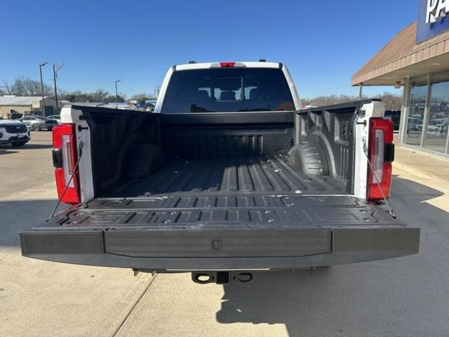 2026 White Metallic /Black Onyx/Platinum Blue Ford F-250SD Platinum (1FT8W2BM1TE) with an 6.7L High Output Power Stroke V8 Diesel engine, Automatic transmission, located at 1105 E Mulberry, Kaufman, TX, 75142, (972) 962-2151, 32.589550, -96.300926 - White Metallic 2026 Ford F-250SD 4D Crew Cab Platinum 4WD 10-Speed Automatic 6.7L High Output Power Stroke V8 Diesel 4WD.<br><br><br>Recent Arrival!<br><br><br>Please call Paul Murrey Ford Inc. In Kaufman Texas A Family Dealership Since 1952 Serving the Dallas Fort Worth and East Texas areas for ove - Photo#4