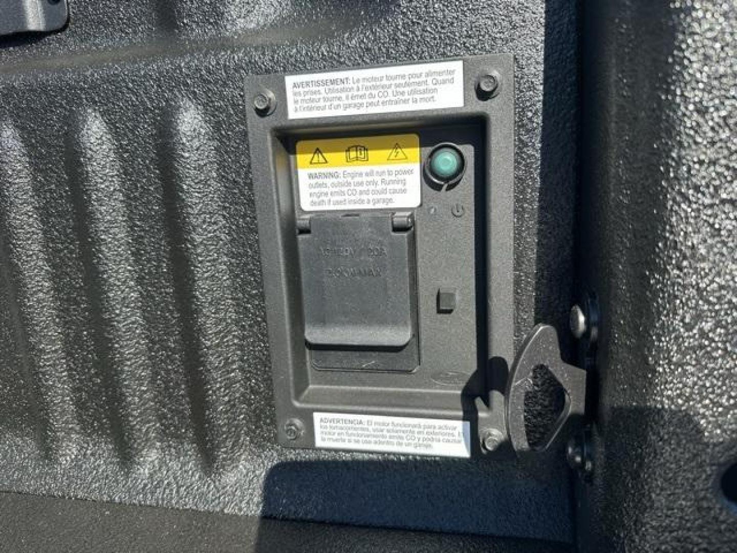 2026 White Metallic /Black Onyx/Platinum Blue Ford F-250SD Platinum (1FT8W2BM1TE) with an 6.7L High Output Power Stroke V8 Diesel engine, Automatic transmission, located at 1105 E Mulberry, Kaufman, TX, 75142, (972) 962-2151, 32.589550, -96.300926 - White Metallic 2026 Ford F-250SD 4D Crew Cab Platinum 4WD 10-Speed Automatic 6.7L High Output Power Stroke V8 Diesel 4WD.<br><br><br>Recent Arrival!<br><br><br>Please call Paul Murrey Ford Inc. In Kaufman Texas A Family Dealership Since 1952 Serving the Dallas Fort Worth and East Texas areas for ove - Photo#5