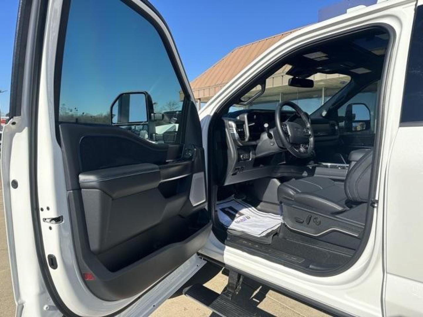 2026 White Metallic /Black Onyx/Platinum Blue Ford F-250SD Platinum (1FT8W2BM1TE) with an 6.7L High Output Power Stroke V8 Diesel engine, Automatic transmission, located at 1105 E Mulberry, Kaufman, TX, 75142, (972) 962-2151, 32.589550, -96.300926 - White Metallic 2026 Ford F-250SD 4D Crew Cab Platinum 4WD 10-Speed Automatic 6.7L High Output Power Stroke V8 Diesel 4WD.<br><br><br>Recent Arrival!<br><br><br>Please call Paul Murrey Ford Inc. In Kaufman Texas A Family Dealership Since 1952 Serving the Dallas Fort Worth and East Texas areas for ove - Photo#9