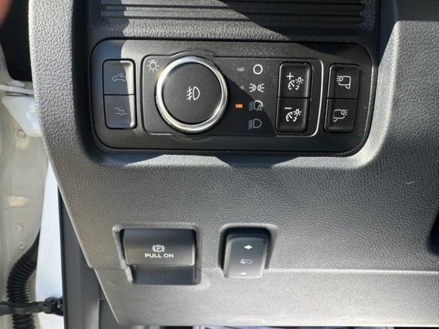 2026 White Metallic /Black Onyx/Platinum Blue Ford F-250SD Platinum (1FT8W2BM1TE) with an 6.7L High Output Power Stroke V8 Diesel engine, Automatic transmission, located at 1105 E Mulberry, Kaufman, TX, 75142, (972) 962-2151, 32.589550, -96.300926 - White Metallic 2026 Ford F-250SD 4D Crew Cab Platinum 4WD 10-Speed Automatic 6.7L High Output Power Stroke V8 Diesel 4WD.<br><br><br>Recent Arrival!<br><br><br>Please call Paul Murrey Ford Inc. In Kaufman Texas A Family Dealership Since 1952 Serving the Dallas Fort Worth and East Texas areas for ove - Photo#15