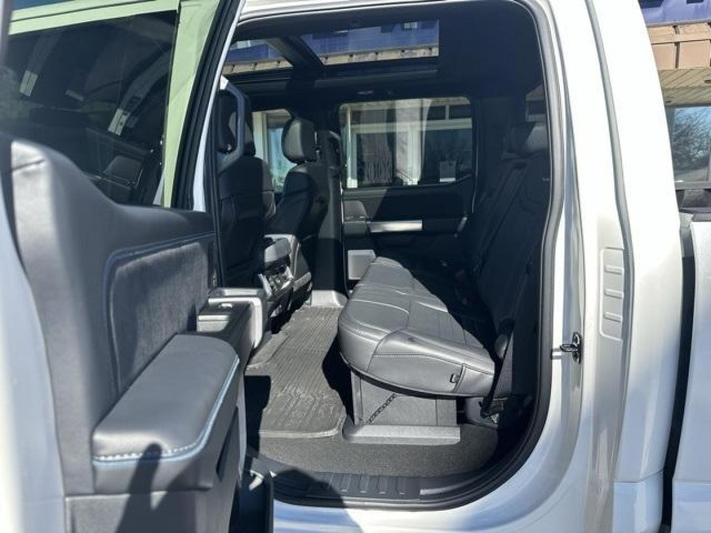 2026 White Metallic /Black Onyx/Platinum Blue Ford F-250SD Platinum (1FT8W2BM1TE) with an 6.7L High Output Power Stroke V8 Diesel engine, Automatic transmission, located at 1105 E Mulberry, Kaufman, TX, 75142, (972) 962-2151, 32.589550, -96.300926 - White Metallic 2026 Ford F-250SD 4D Crew Cab Platinum 4WD 10-Speed Automatic 6.7L High Output Power Stroke V8 Diesel 4WD.<br><br><br>Recent Arrival!<br><br><br>Please call Paul Murrey Ford Inc. In Kaufman Texas A Family Dealership Since 1952 Serving the Dallas Fort Worth and East Texas areas for ove - Photo#17