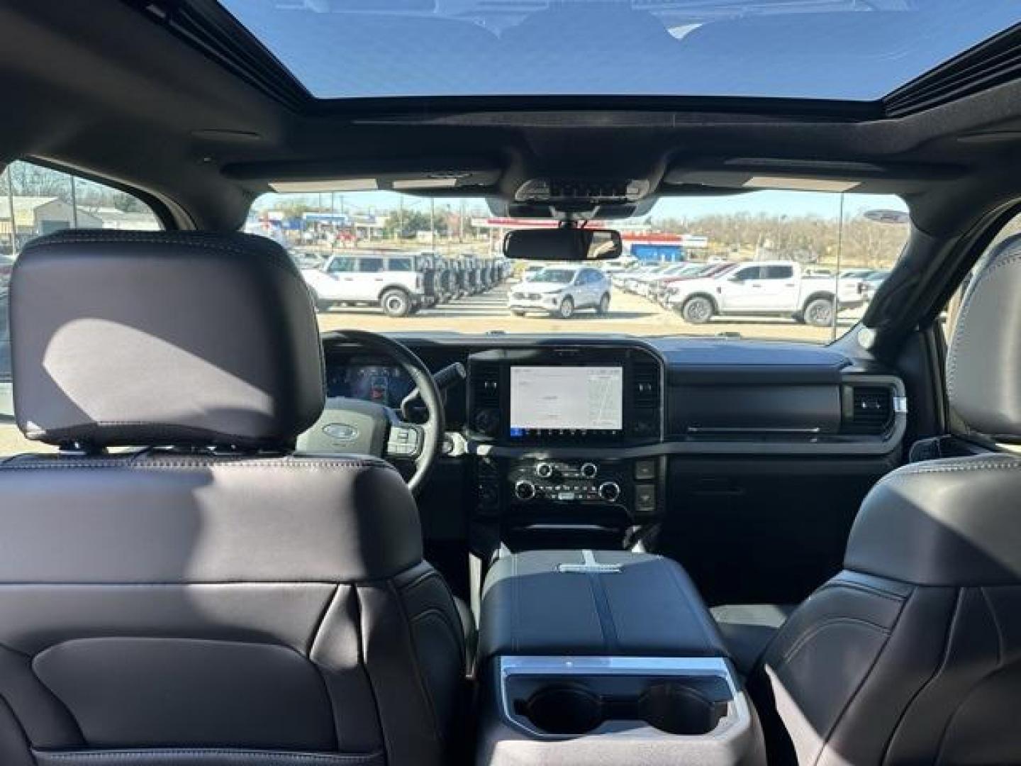 2026 White Metallic /Black Onyx/Platinum Blue Ford F-250SD Platinum (1FT8W2BM1TE) with an 6.7L High Output Power Stroke V8 Diesel engine, Automatic transmission, located at 1105 E Mulberry, Kaufman, TX, 75142, (972) 962-2151, 32.589550, -96.300926 - White Metallic 2026 Ford F-250SD 4D Crew Cab Platinum 4WD 10-Speed Automatic 6.7L High Output Power Stroke V8 Diesel 4WD.<br><br><br>Recent Arrival!<br><br><br>Please call Paul Murrey Ford Inc. In Kaufman Texas A Family Dealership Since 1952 Serving the Dallas Fort Worth and East Texas areas for ove - Photo#18