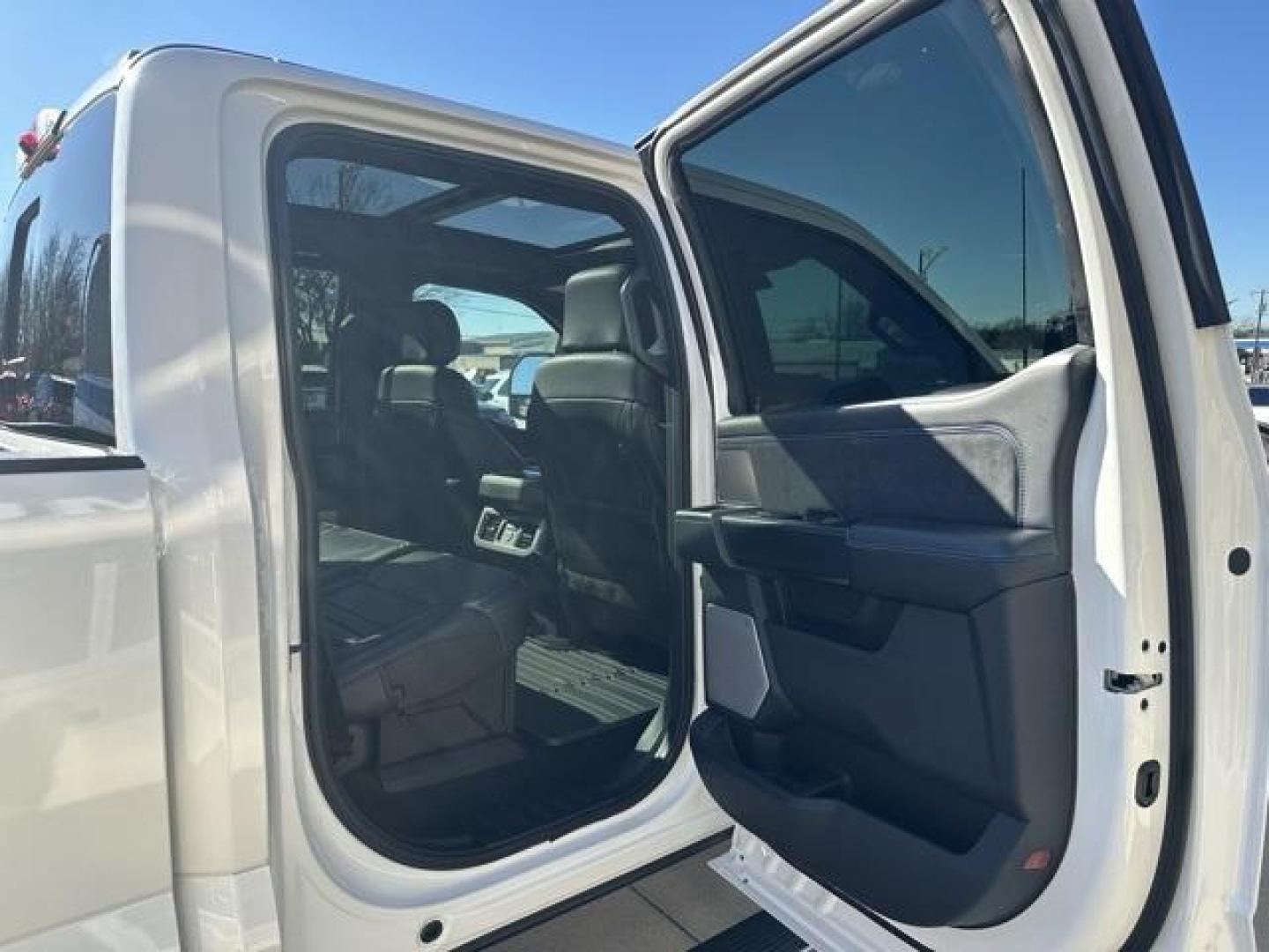 2026 White Metallic /Black Onyx/Platinum Blue Ford F-250SD Platinum (1FT8W2BM1TE) with an 6.7L High Output Power Stroke V8 Diesel engine, Automatic transmission, located at 1105 E Mulberry, Kaufman, TX, 75142, (972) 962-2151, 32.589550, -96.300926 - White Metallic 2026 Ford F-250SD 4D Crew Cab Platinum 4WD 10-Speed Automatic 6.7L High Output Power Stroke V8 Diesel 4WD.<br><br><br>Recent Arrival!<br><br><br>Please call Paul Murrey Ford Inc. In Kaufman Texas A Family Dealership Since 1952 Serving the Dallas Fort Worth and East Texas areas for ove - Photo#20