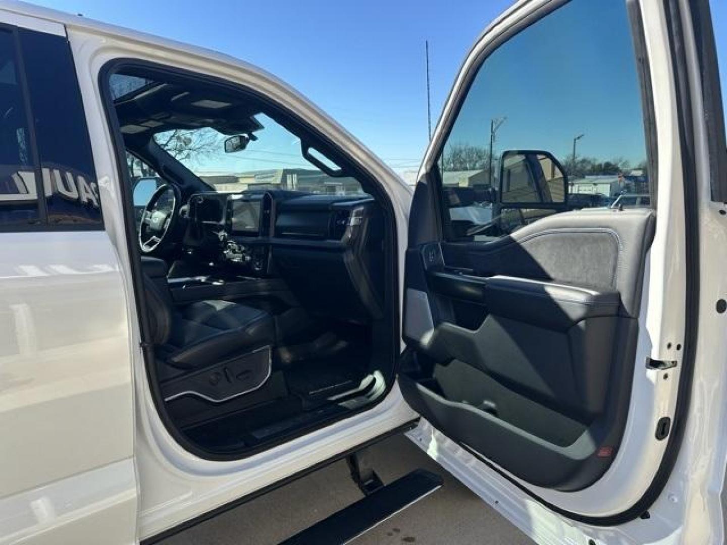 2026 White Metallic /Black Onyx/Platinum Blue Ford F-250SD Platinum (1FT8W2BM1TE) with an 6.7L High Output Power Stroke V8 Diesel engine, Automatic transmission, located at 1105 E Mulberry, Kaufman, TX, 75142, (972) 962-2151, 32.589550, -96.300926 - White Metallic 2026 Ford F-250SD 4D Crew Cab Platinum 4WD 10-Speed Automatic 6.7L High Output Power Stroke V8 Diesel 4WD.<br><br><br>Recent Arrival!<br><br><br>Please call Paul Murrey Ford Inc. In Kaufman Texas A Family Dealership Since 1952 Serving the Dallas Fort Worth and East Texas areas for ove - Photo#22