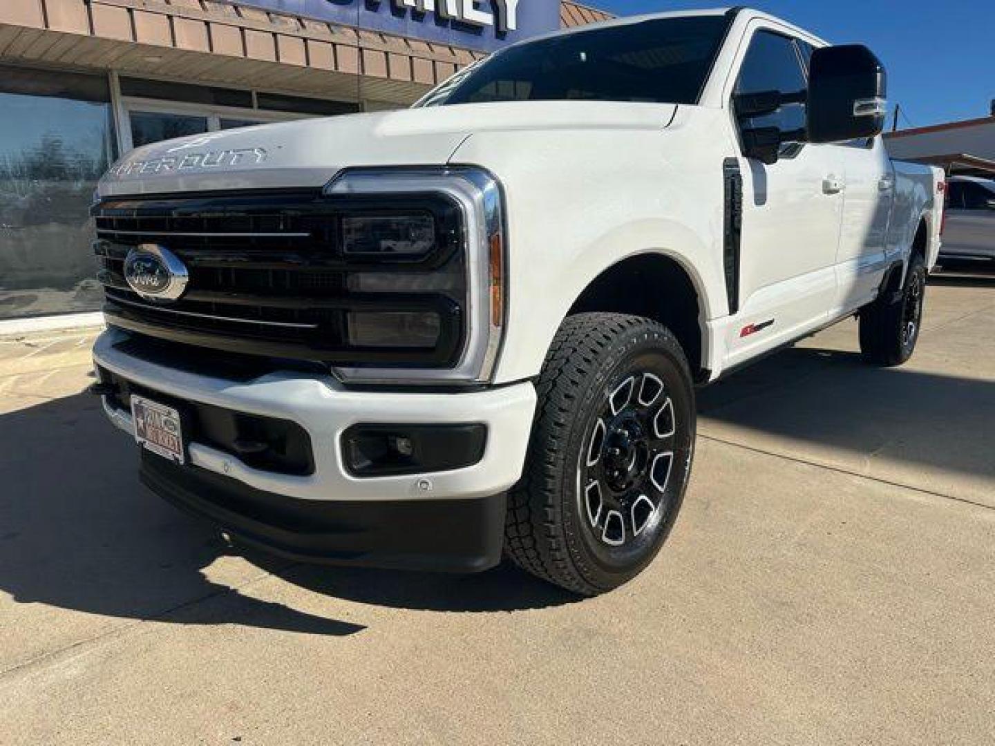 2026 White Metallic /Black Onyx/Platinum Blue Ford F-250SD Platinum (1FT8W2BM1TE) with an 6.7L High Output Power Stroke V8 Diesel engine, Automatic transmission, located at 1105 E Mulberry, Kaufman, TX, 75142, (972) 962-2151, 32.589550, -96.300926 - White Metallic 2026 Ford F-250SD 4D Crew Cab Platinum 4WD 10-Speed Automatic 6.7L High Output Power Stroke V8 Diesel 4WD.<br><br><br>Odometer is 1124 miles below market average!<br><br><br>Please call Paul Murrey Ford Inc. In Kaufman Texas A Family Dealership Since 1952 Serving the Dallas Fort Worth - Photo#1