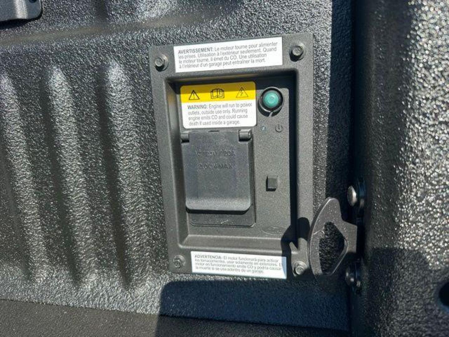 2026 White Metallic /Black Onyx/Platinum Blue Ford F-250SD Platinum (1FT8W2BM1TE) with an 6.7L High Output Power Stroke V8 Diesel engine, Automatic transmission, located at 1105 E Mulberry, Kaufman, TX, 75142, (972) 962-2151, 32.589550, -96.300926 - White Metallic 2026 Ford F-250SD 4D Crew Cab Platinum 4WD 10-Speed Automatic 6.7L High Output Power Stroke V8 Diesel 4WD.<br><br><br>Odometer is 1124 miles below market average!<br><br><br>Please call Paul Murrey Ford Inc. In Kaufman Texas A Family Dealership Since 1952 Serving the Dallas Fort Worth - Photo#5