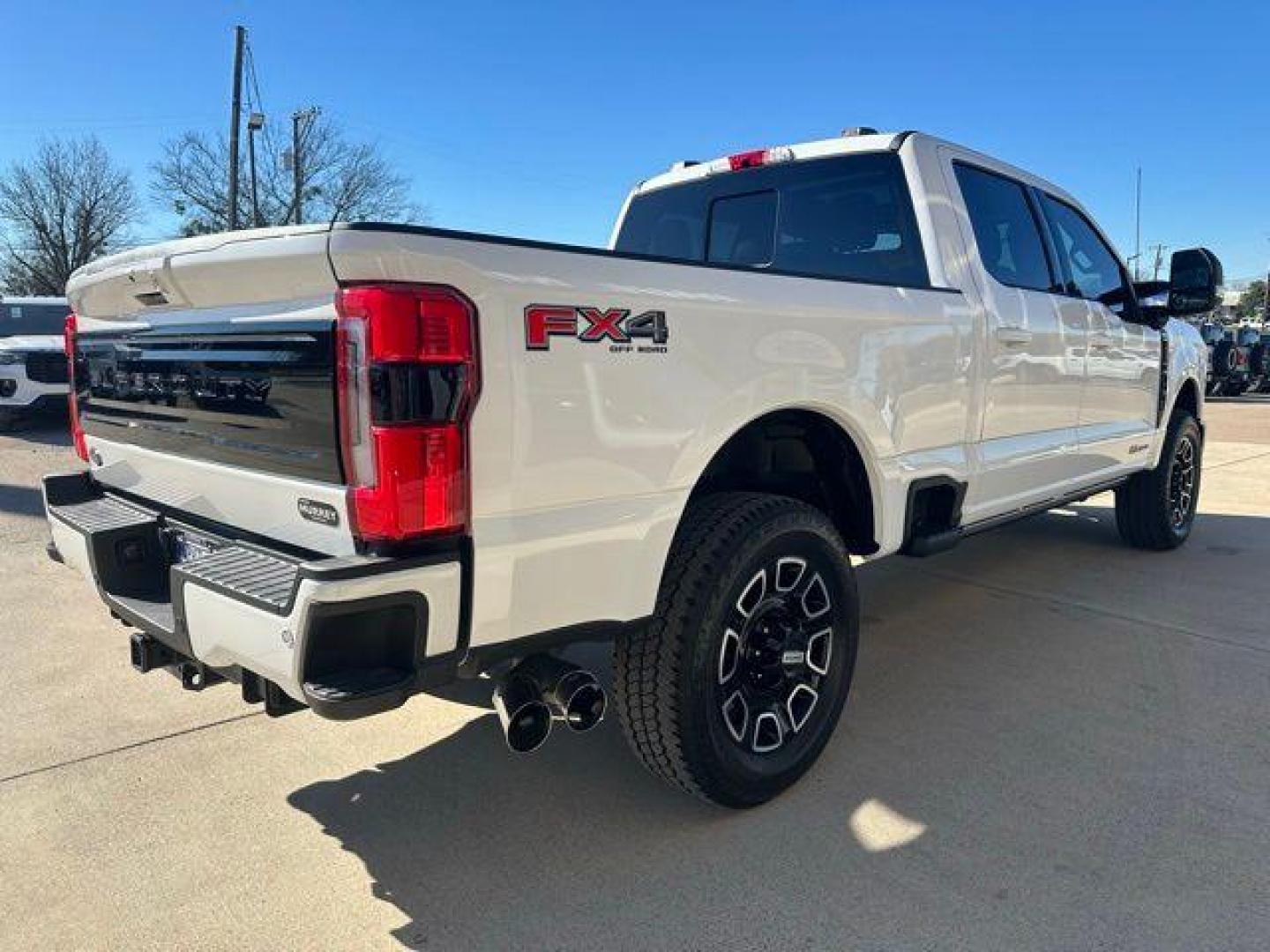 2026 White Metallic /Black Onyx/Platinum Blue Ford F-250SD Platinum (1FT8W2BM1TE) with an 6.7L High Output Power Stroke V8 Diesel engine, Automatic transmission, located at 1105 E Mulberry, Kaufman, TX, 75142, (972) 962-2151, 32.589550, -96.300926 - White Metallic 2026 Ford F-250SD 4D Crew Cab Platinum 4WD 10-Speed Automatic 6.7L High Output Power Stroke V8 Diesel 4WD.<br><br><br>Odometer is 1124 miles below market average!<br><br><br>Please call Paul Murrey Ford Inc. In Kaufman Texas A Family Dealership Since 1952 Serving the Dallas Fort Worth - Photo#6