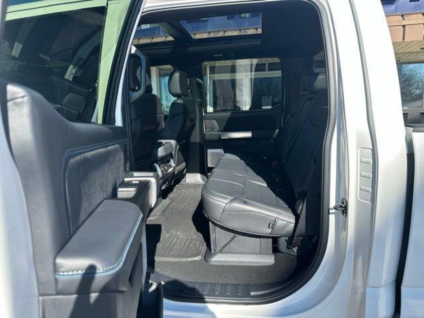 2026 White Metallic /Black Onyx/Platinum Blue Ford F-250SD Platinum (1FT8W2BM1TE) with an 6.7L High Output Power Stroke V8 Diesel engine, Automatic transmission, located at 1105 E Mulberry, Kaufman, TX, 75142, (972) 962-2151, 32.589550, -96.300926 - White Metallic 2026 Ford F-250SD 4D Crew Cab Platinum 4WD 10-Speed Automatic 6.7L High Output Power Stroke V8 Diesel 4WD.<br><br><br>Odometer is 1124 miles below market average!<br><br><br>Please call Paul Murrey Ford Inc. In Kaufman Texas A Family Dealership Since 1952 Serving the Dallas Fort Worth - Photo#17