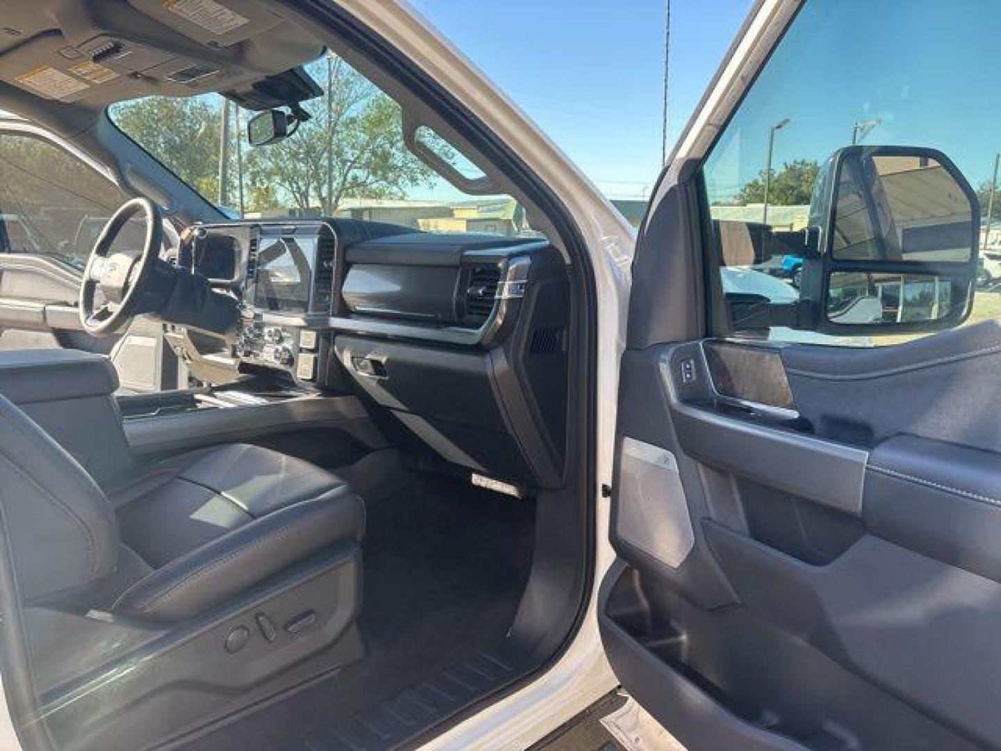 2026 White Metallic /Black Onyx Ford F-250SD Lariat (1FT8W2BTXTE) with an Power Stroke 6.7L V8 DI 32V OHV Turbodiesel engine, Automatic transmission, located at 1105 E Mulberry, Kaufman, TX, 75142, (972) 962-2151, 32.589550, -96.300926 - $4,291 off MSRP!<br><br>4WD.<br>Star White Metallic Tri-Coat 2026 Ford F-250SD 4D Crew Cab Lariat 4WD 10-Speed Automatic Power Stroke 6.7L V8 DI 32V OHV Turbodiesel - Photo#14