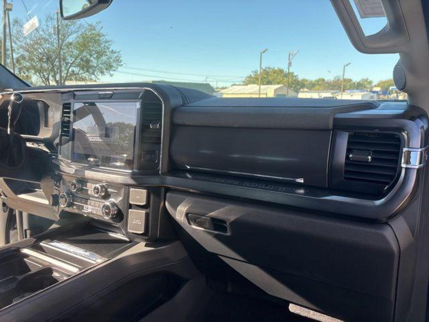 2026 White Metallic /Black Onyx Ford F-250SD Lariat (1FT8W2BTXTE) with an Power Stroke 6.7L V8 DI 32V OHV Turbodiesel engine, Automatic transmission, located at 1105 E Mulberry, Kaufman, TX, 75142, (972) 962-2151, 32.589550, -96.300926 - $4,291 off MSRP!<br><br>4WD.<br>Star White Metallic Tri-Coat 2026 Ford F-250SD 4D Crew Cab Lariat 4WD 10-Speed Automatic Power Stroke 6.7L V8 DI 32V OHV Turbodiesel - Photo#16