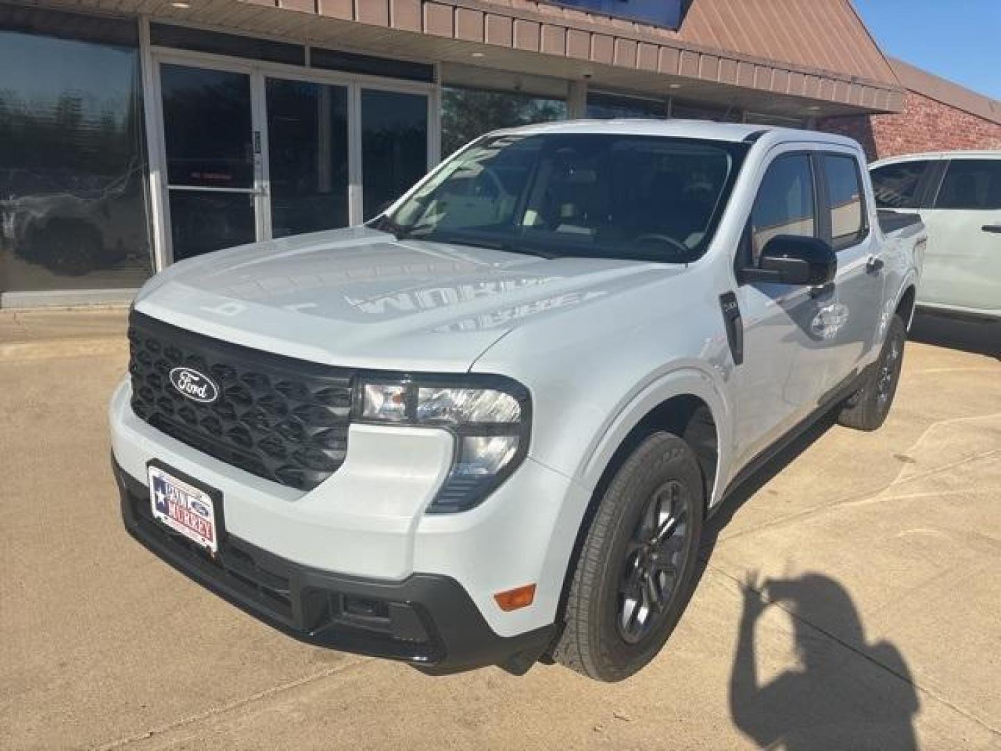2025 White /Navy Ford Maverick XLT (3FTTW8JA4SR) with an EcoBoost 2.0L I4 GTDi DOHC Turbocharged VCT engine, Automatic transmission, located at 1105 E Mulberry, Kaufman, TX, 75142, (972) 962-2151, 32.589550, -96.300926 - Photo#1