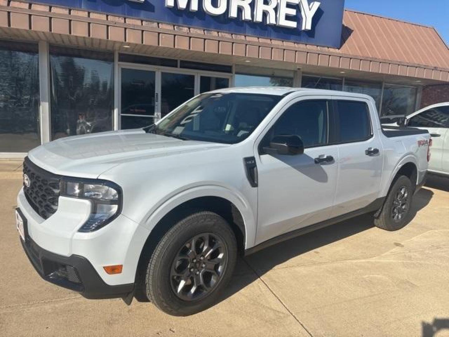 2025 White /Navy Ford Maverick XLT (3FTTW8JA4SR) with an EcoBoost 2.0L I4 GTDi DOHC Turbocharged VCT engine, Automatic transmission, located at 1105 E Mulberry, Kaufman, TX, 75142, (972) 962-2151, 32.589550, -96.300926 - Photo#2
