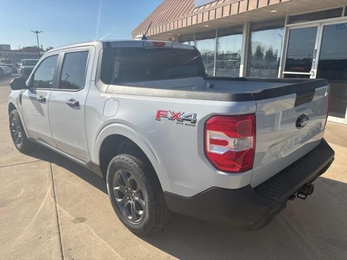 2025 White /Navy Ford Maverick XLT (3FTTW8JA4SR) with an EcoBoost 2.0L I4 GTDi DOHC Turbocharged VCT engine, Automatic transmission, located at 1105 E Mulberry, Kaufman, TX, 75142, (972) 962-2151, 32.589550, -96.300926 - Photo#3