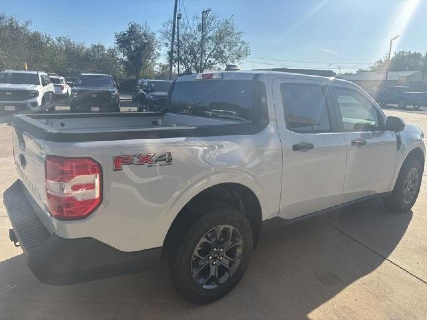 2025 White /Navy Ford Maverick XLT (3FTTW8JA4SR) with an EcoBoost 2.0L I4 GTDi DOHC Turbocharged VCT engine, Automatic transmission, located at 1105 E Mulberry, Kaufman, TX, 75142, (972) 962-2151, 32.589550, -96.300926 - Photo#4