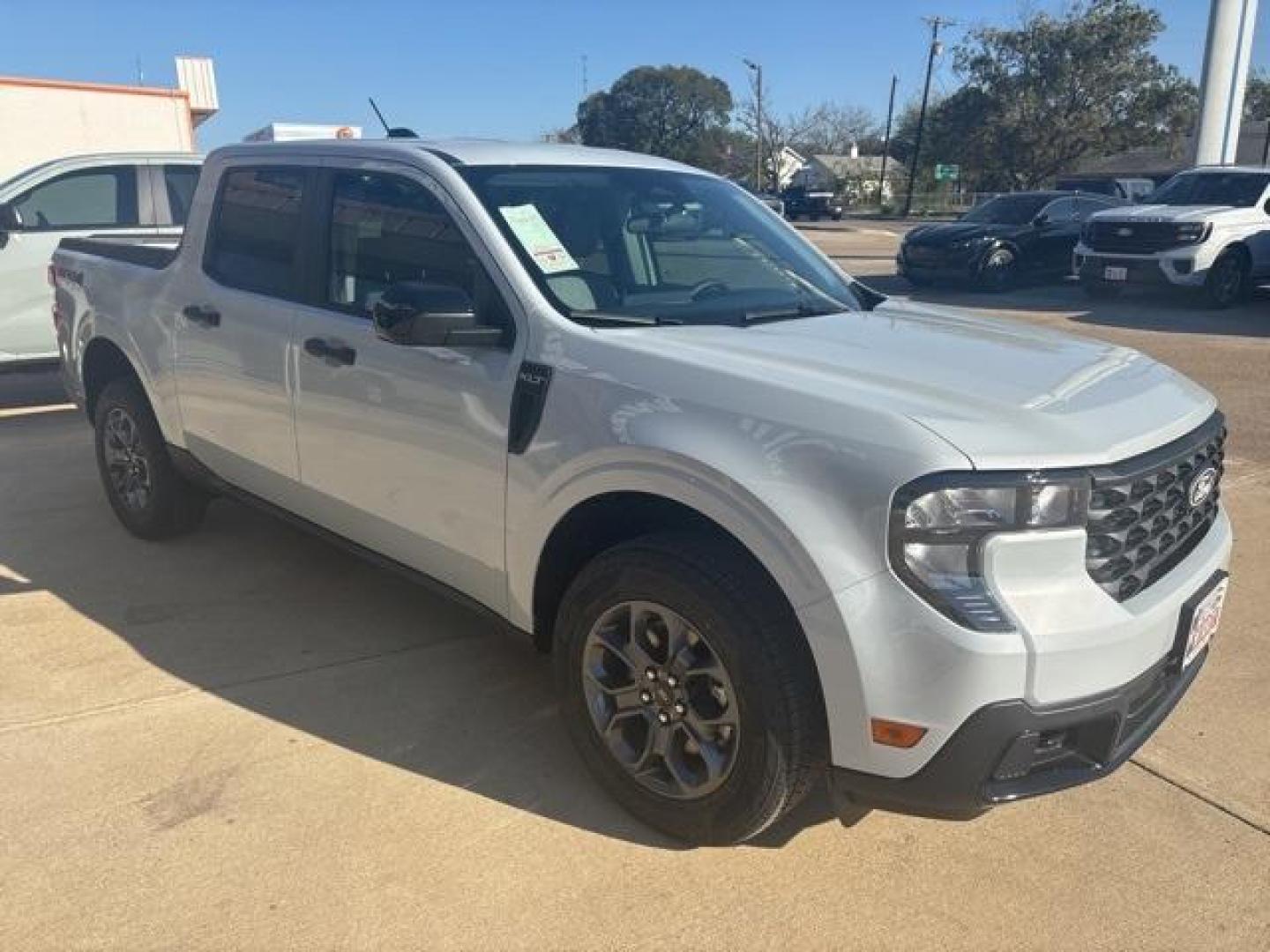2025 White /Navy Ford Maverick XLT (3FTTW8JA4SR) with an EcoBoost 2.0L I4 GTDi DOHC Turbocharged VCT engine, Automatic transmission, located at 1105 E Mulberry, Kaufman, TX, 75142, (972) 962-2151, 32.589550, -96.300926 - Photo#5